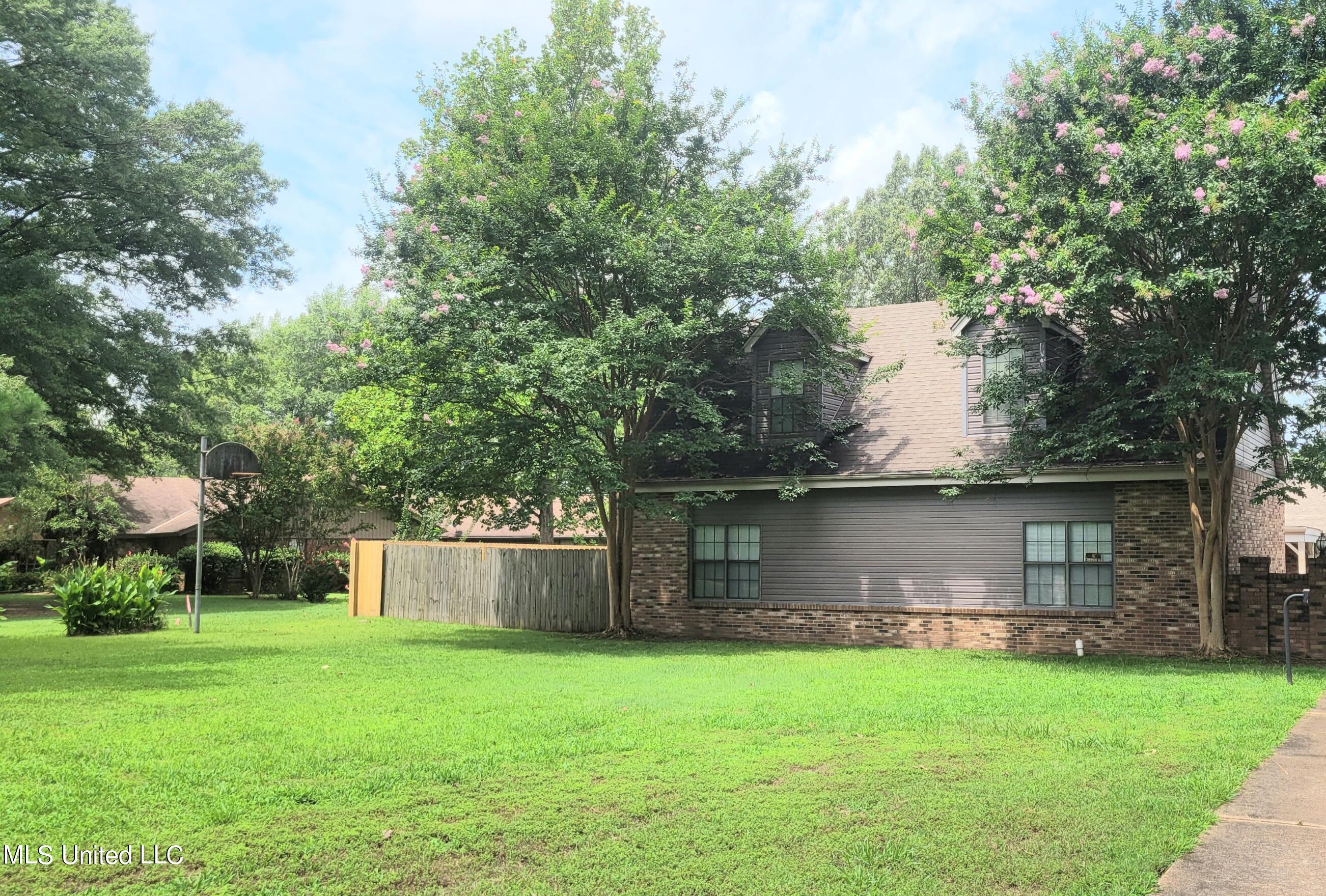 831 W Green T Boulevard