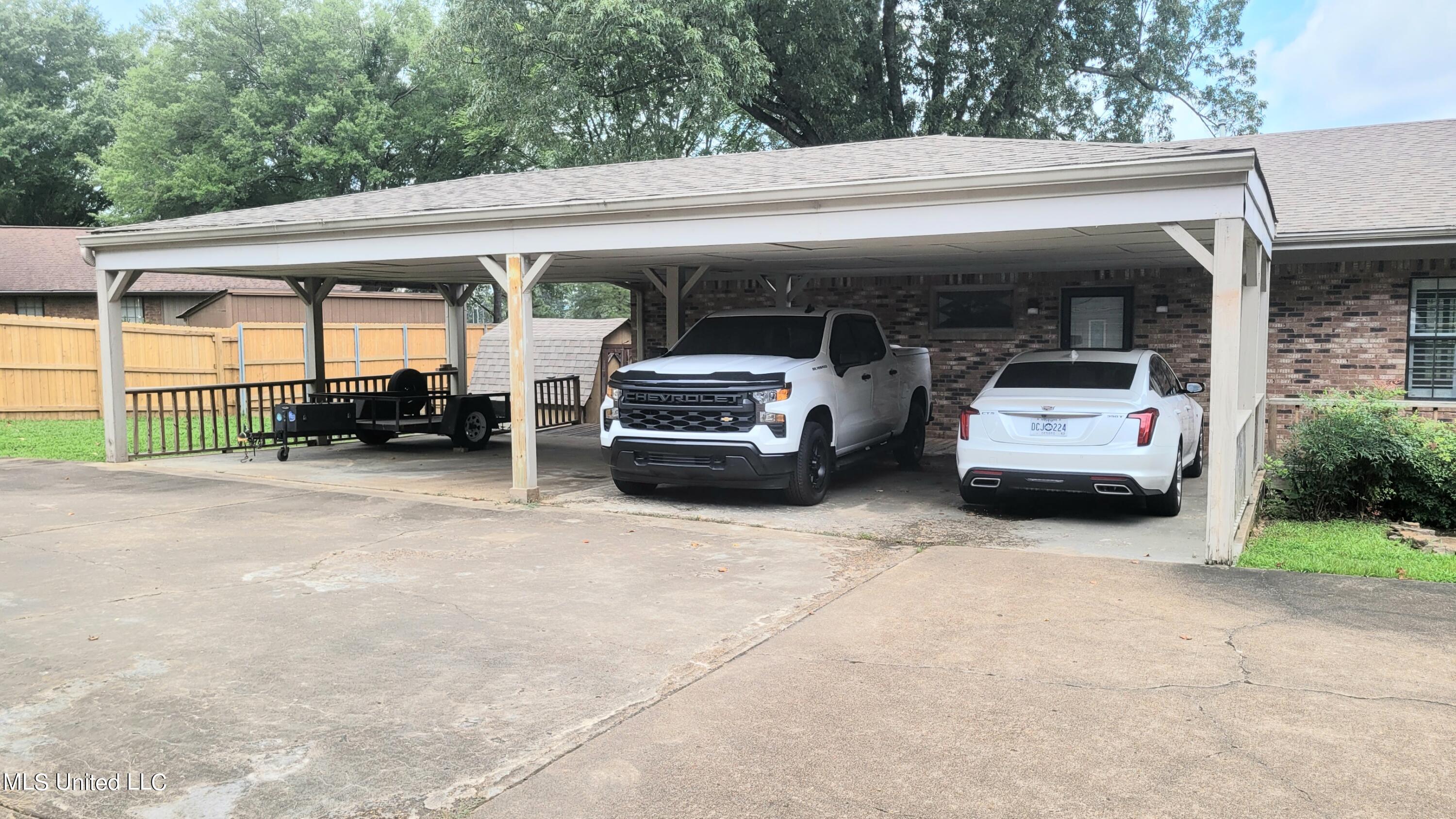 831 W Green T Boulevard