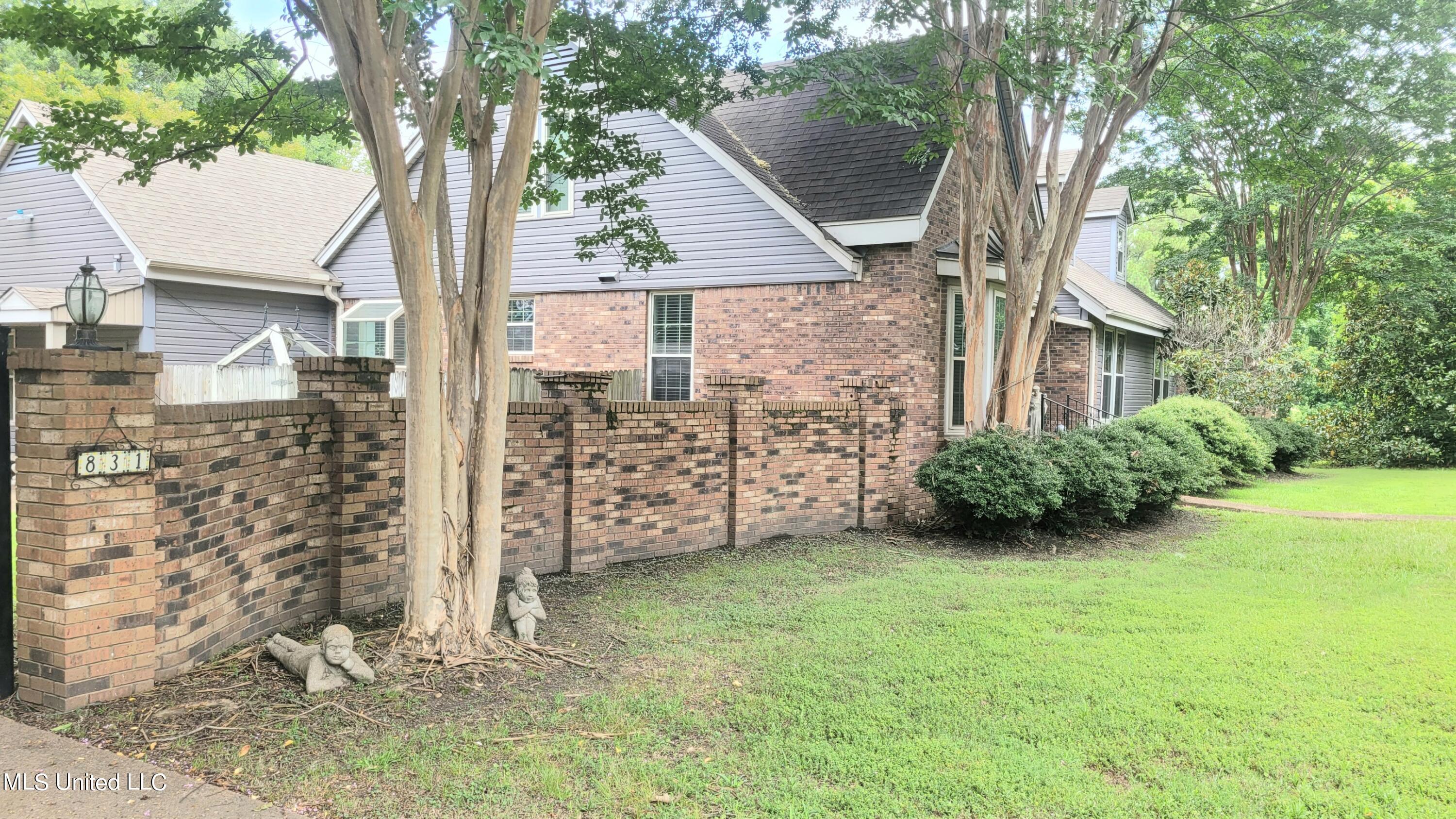 831 W Green T Boulevard