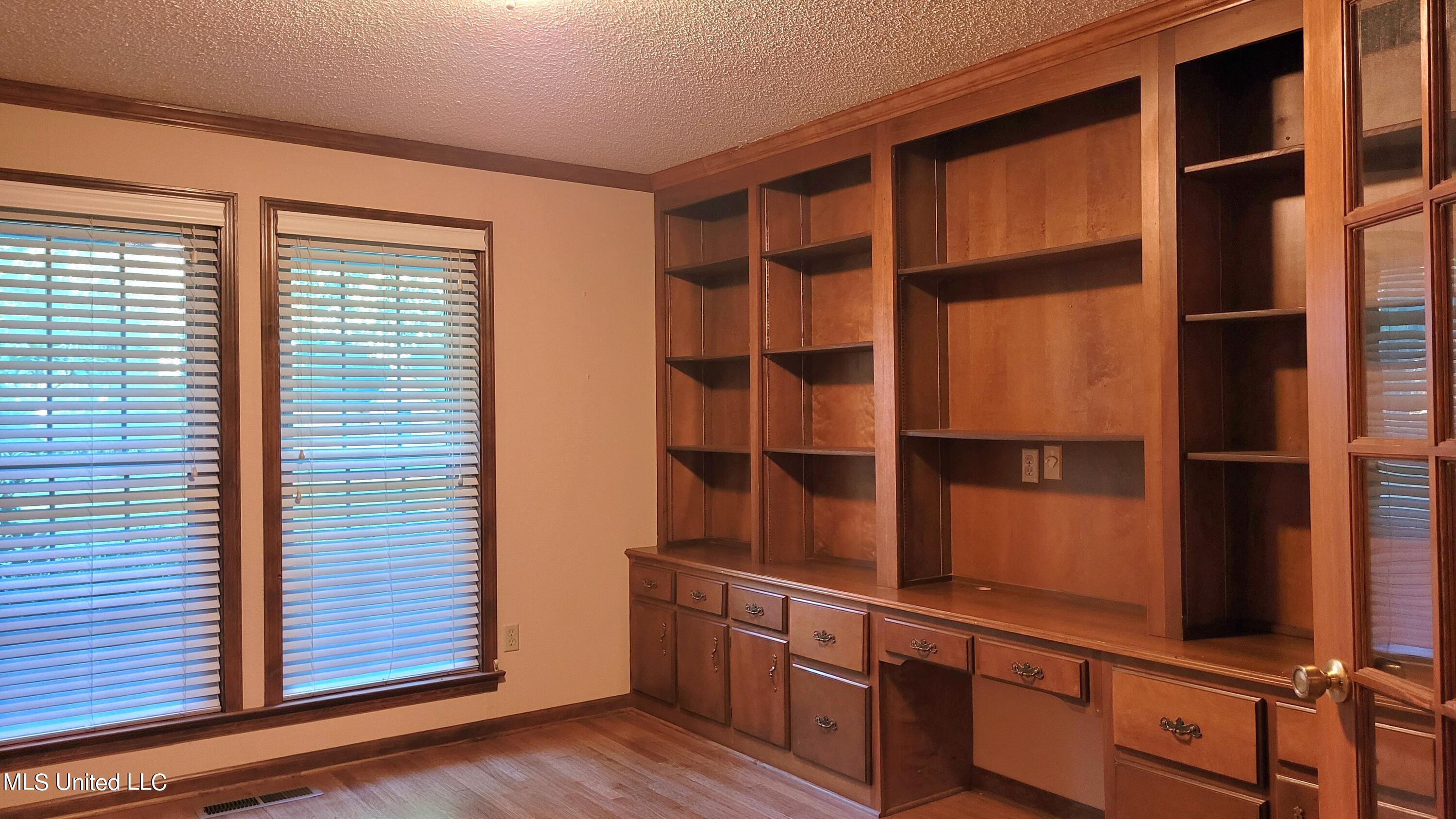 831 W Green T Boulevard