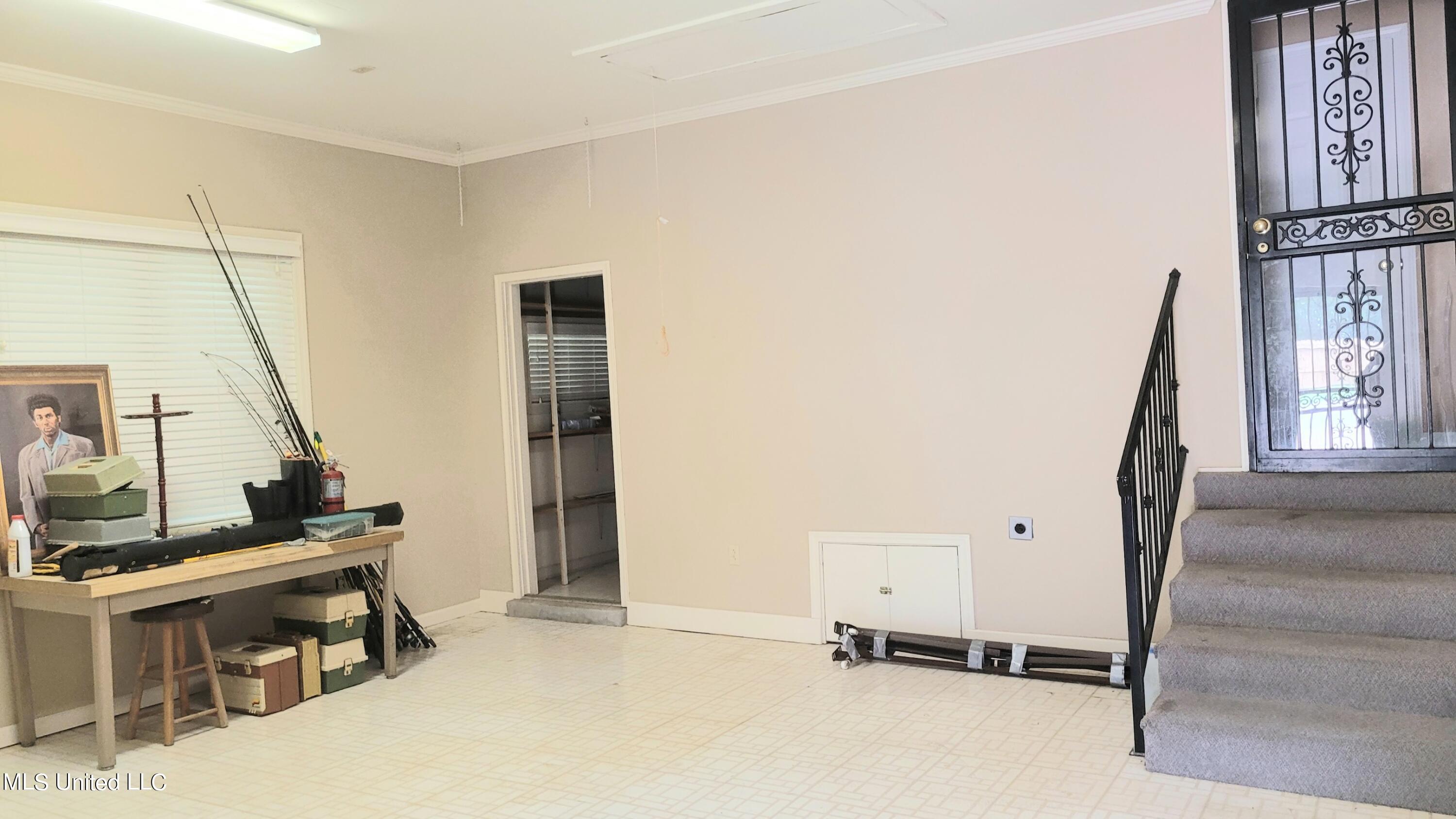 831 W Green T Boulevard