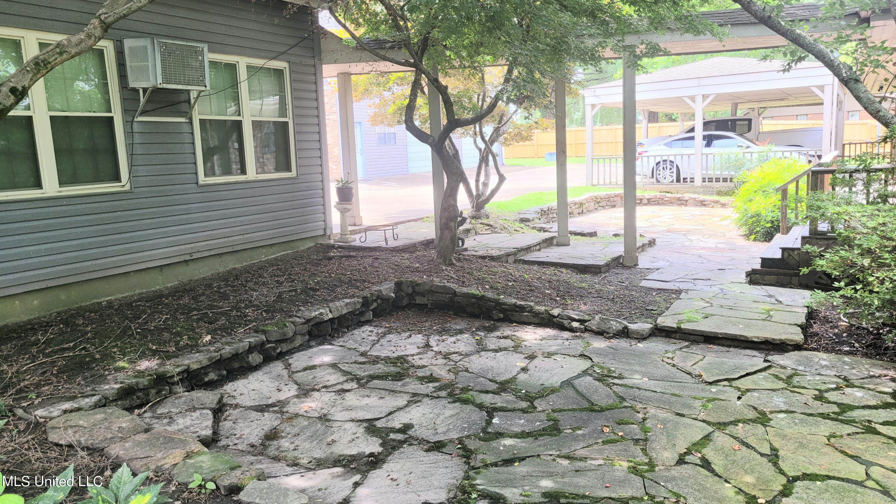 831 W Green T Boulevard