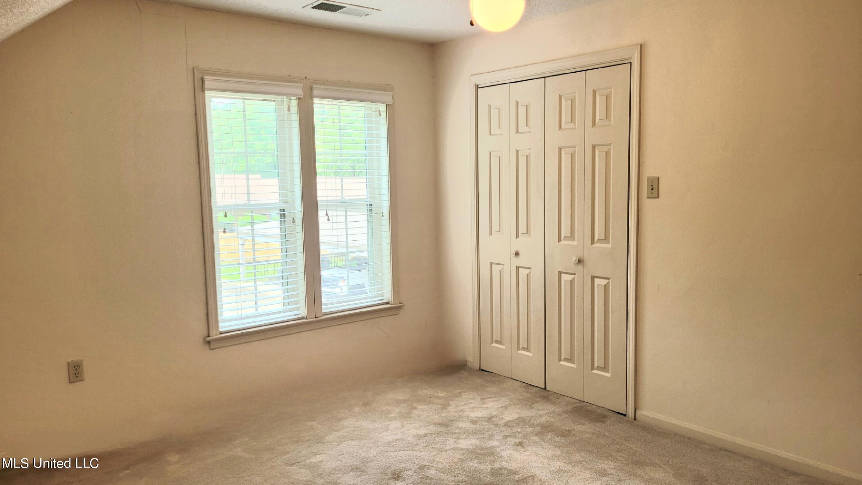 831 W Green T Boulevard