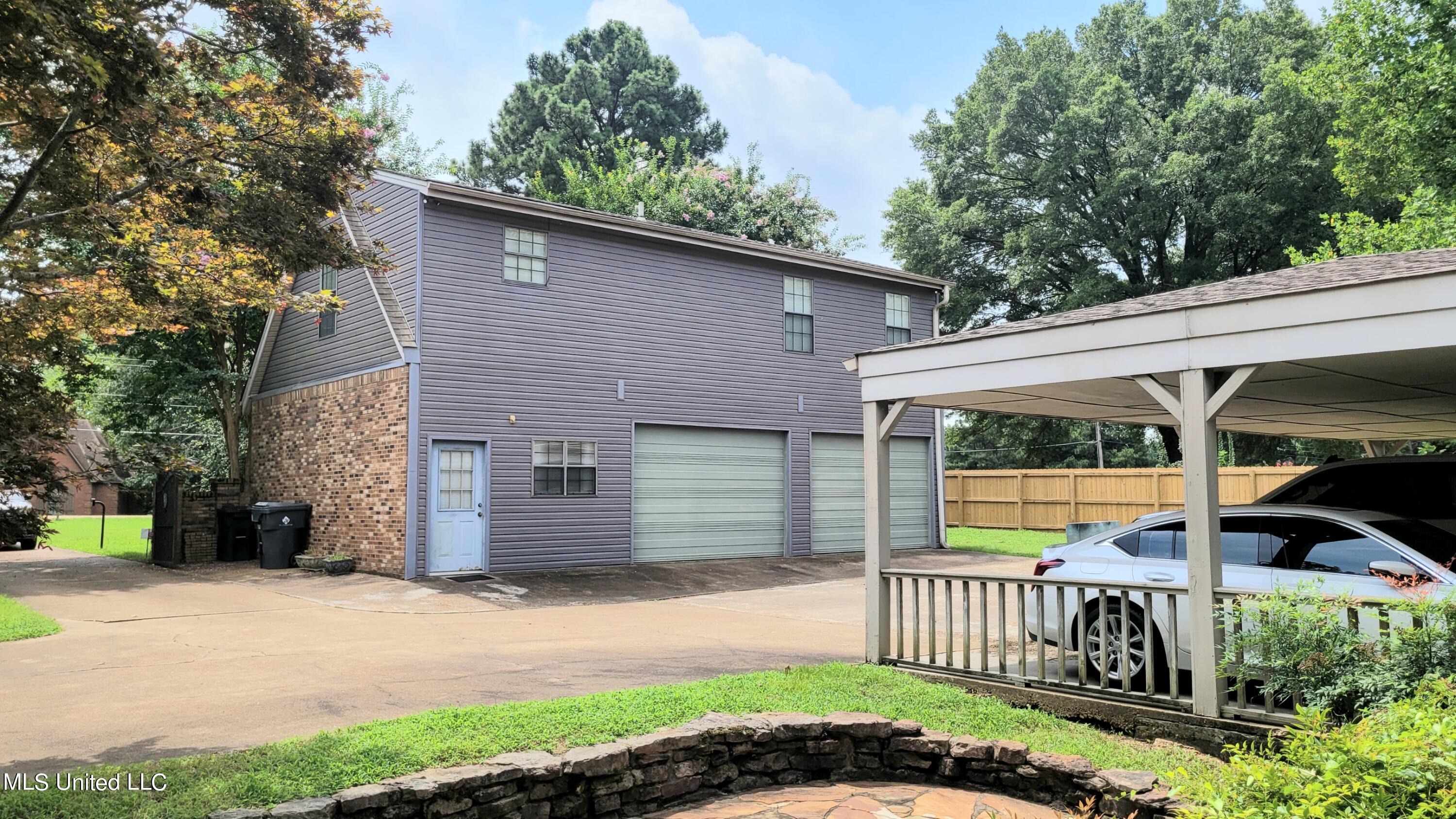 831 W Green T Boulevard