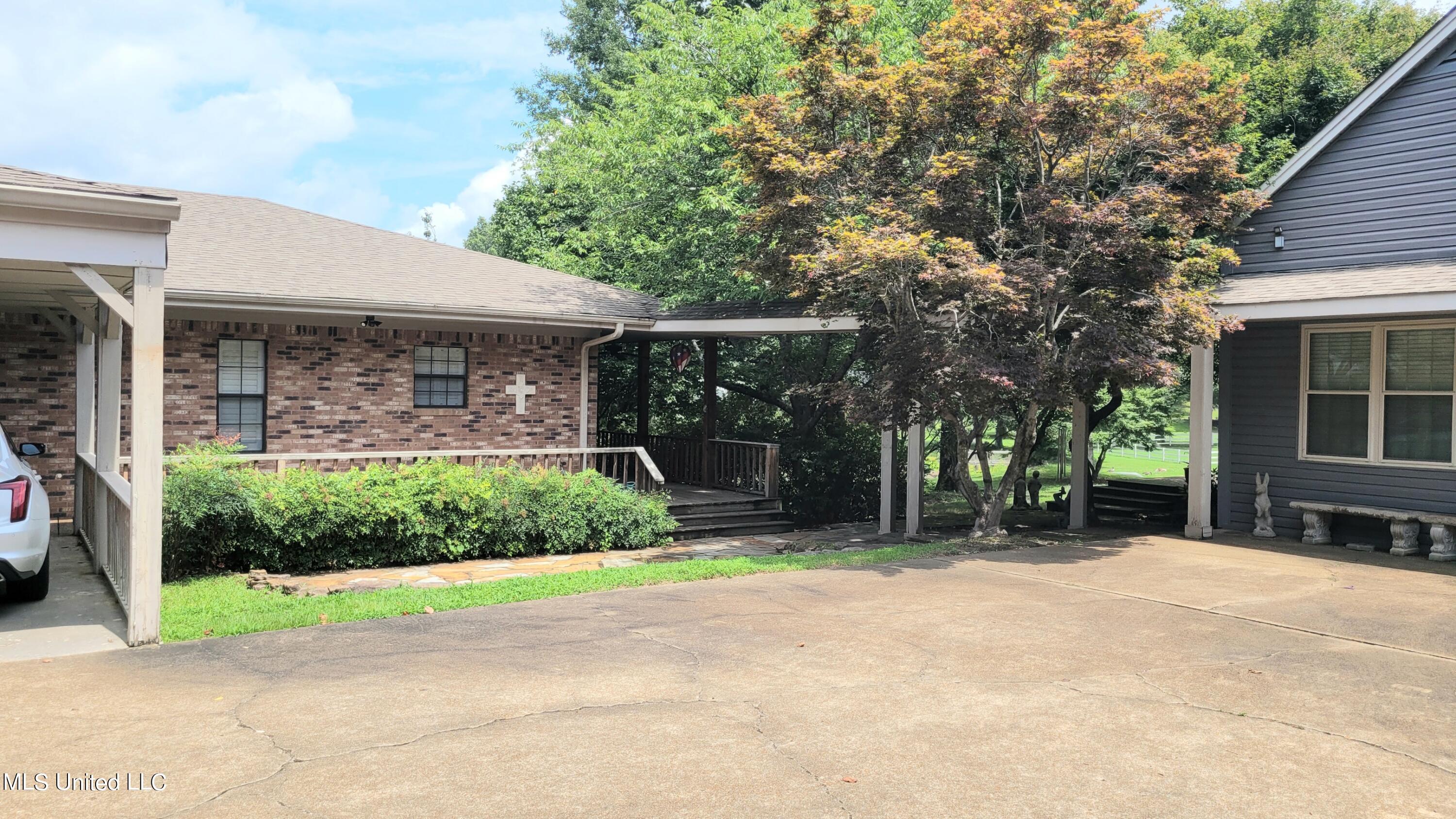 831 W Green T Boulevard