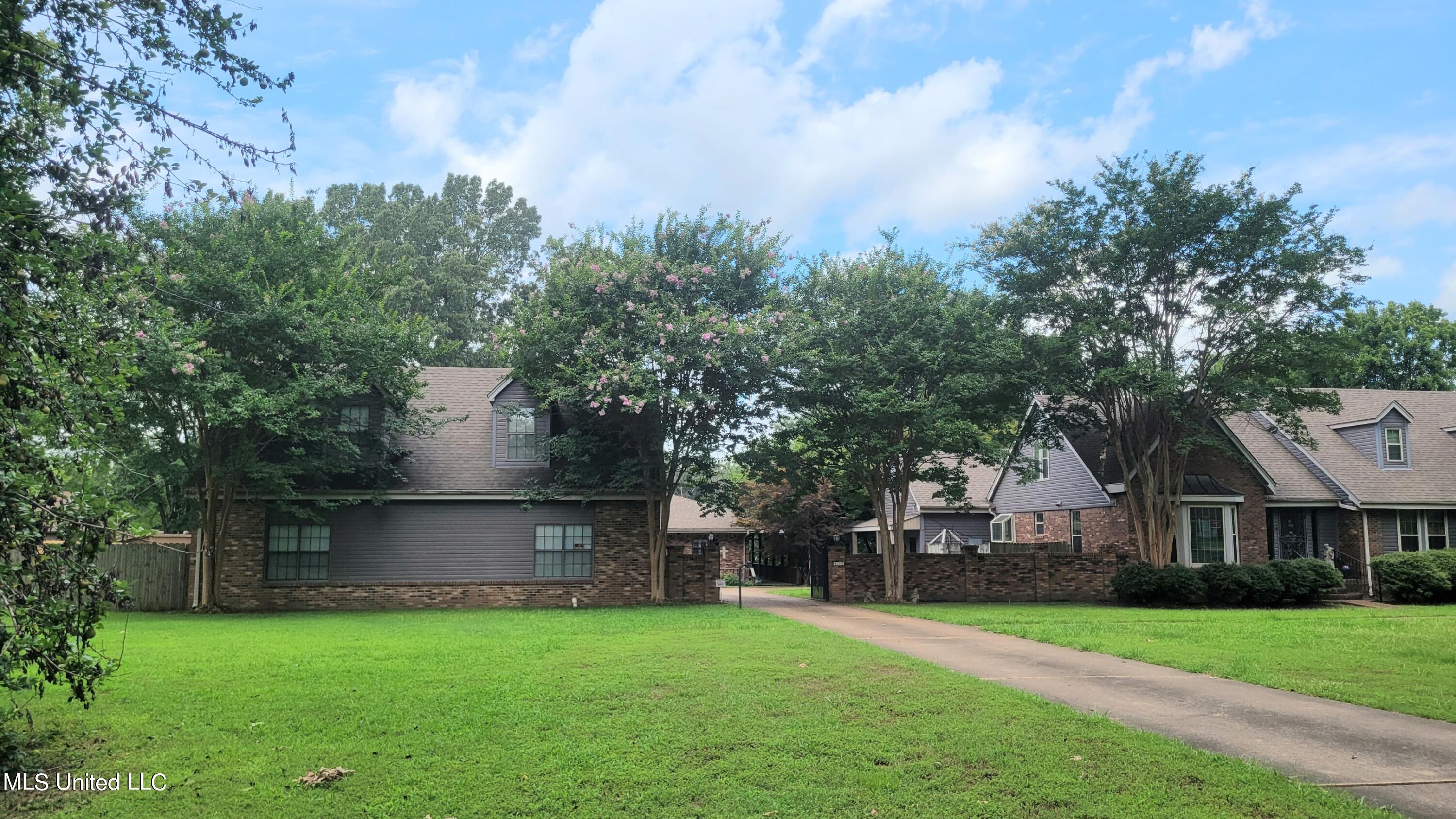 831 W Green T Boulevard