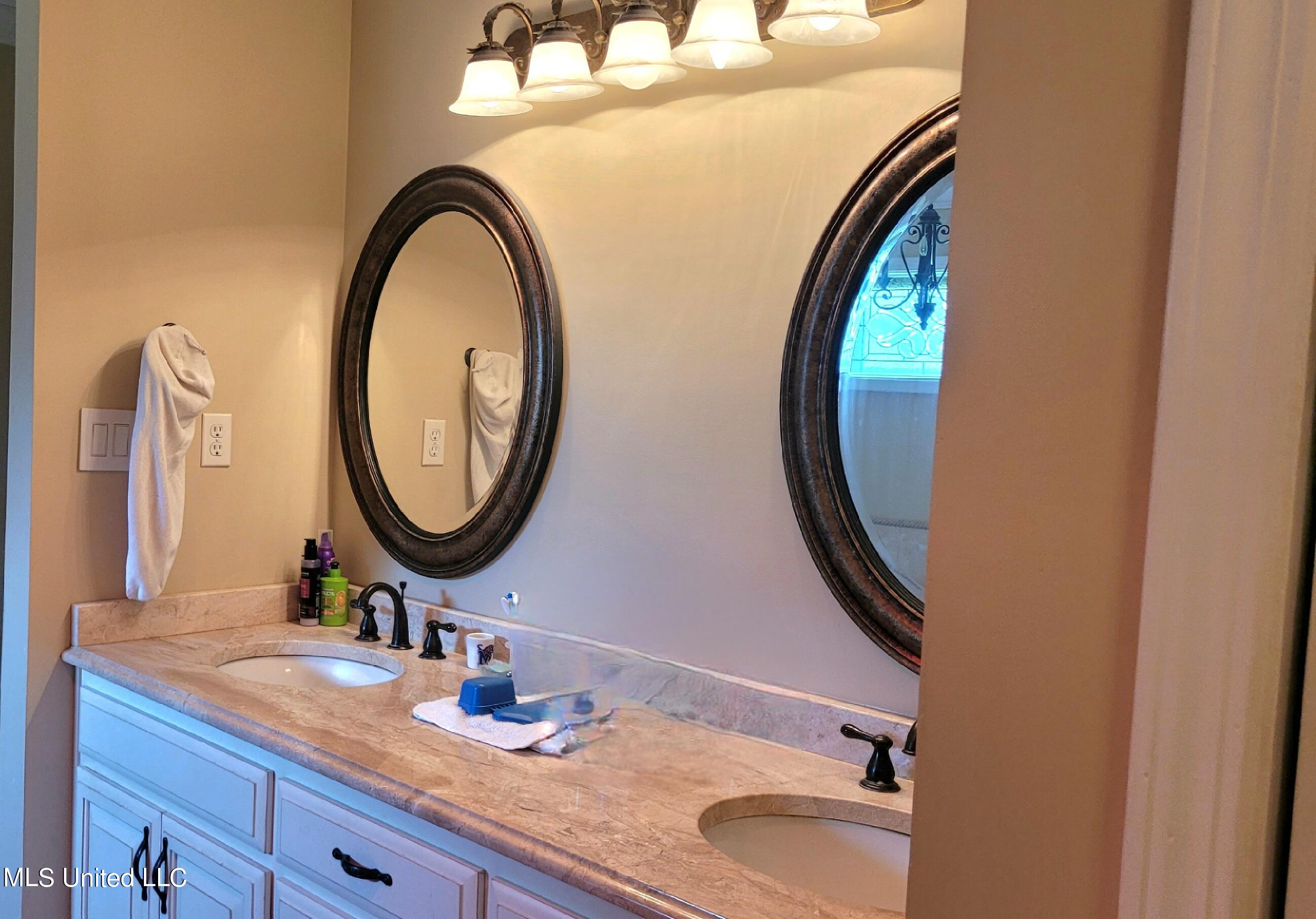 831 W Green T Boulevard