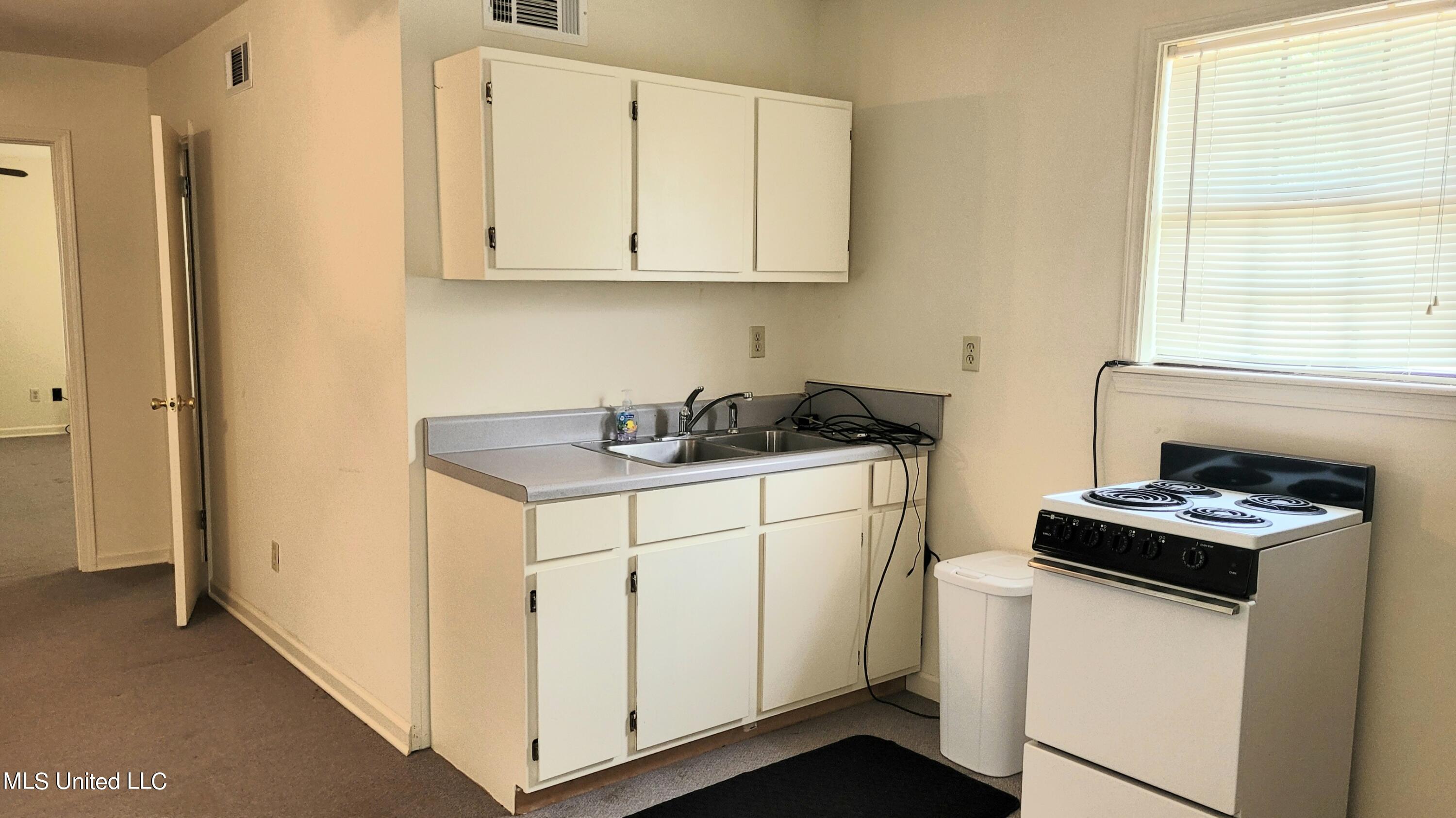 831 W Green T Boulevard