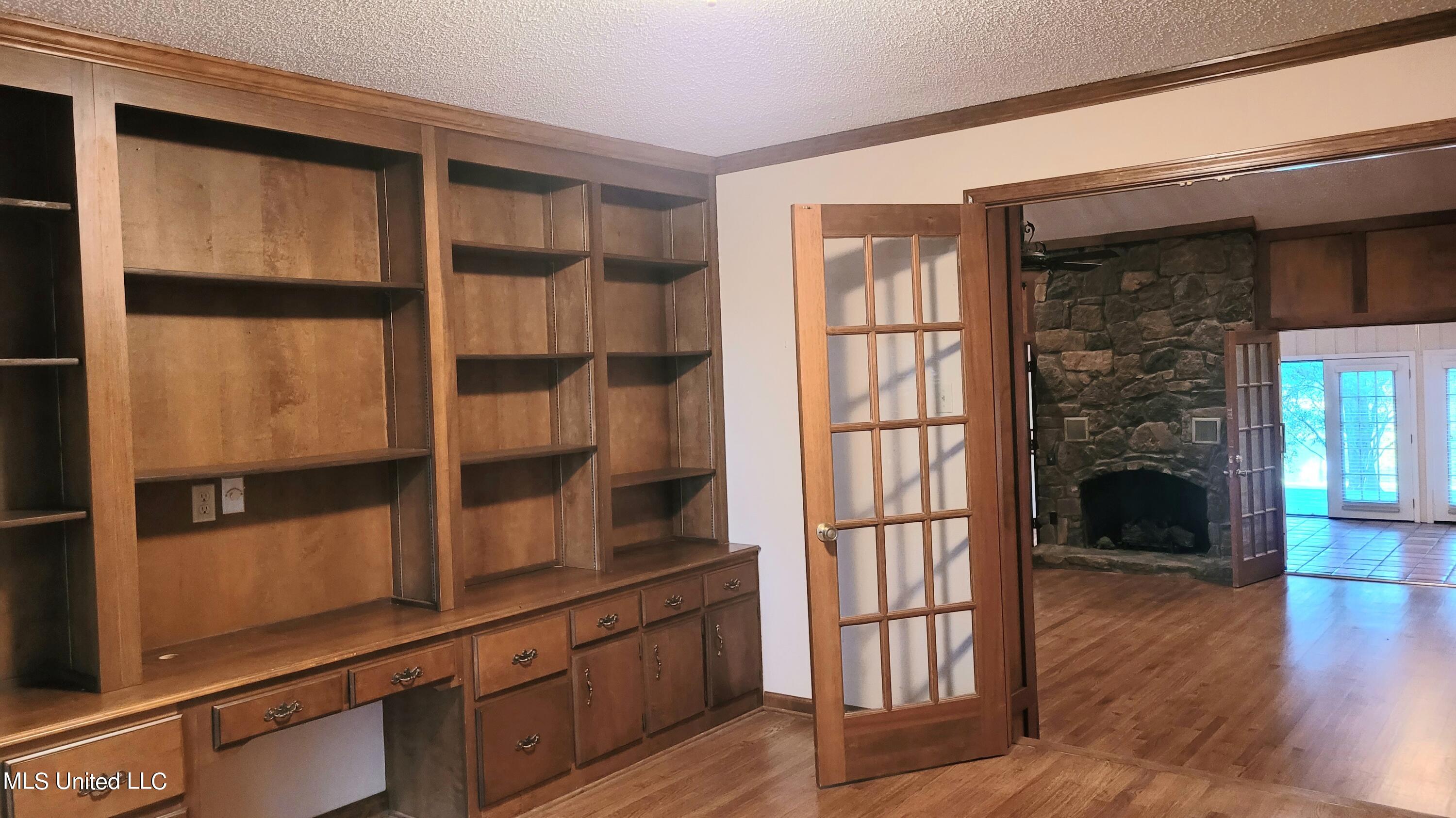 831 W Green T Boulevard