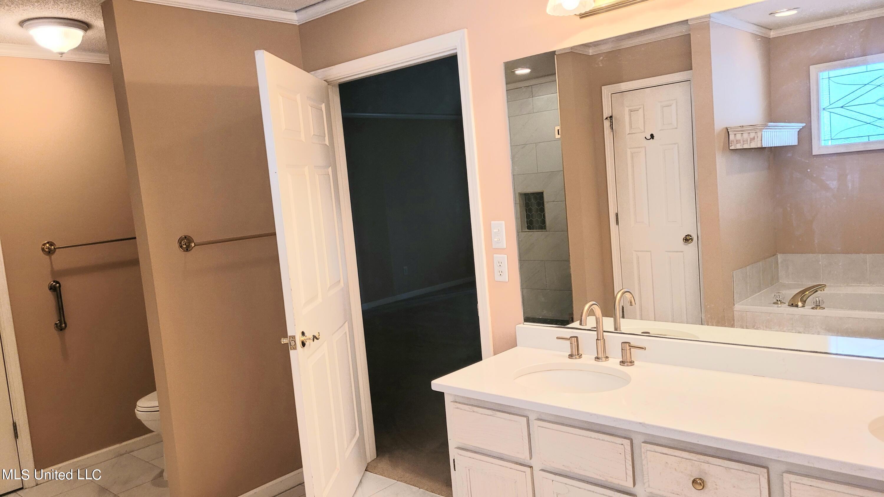 831 W Green T Boulevard