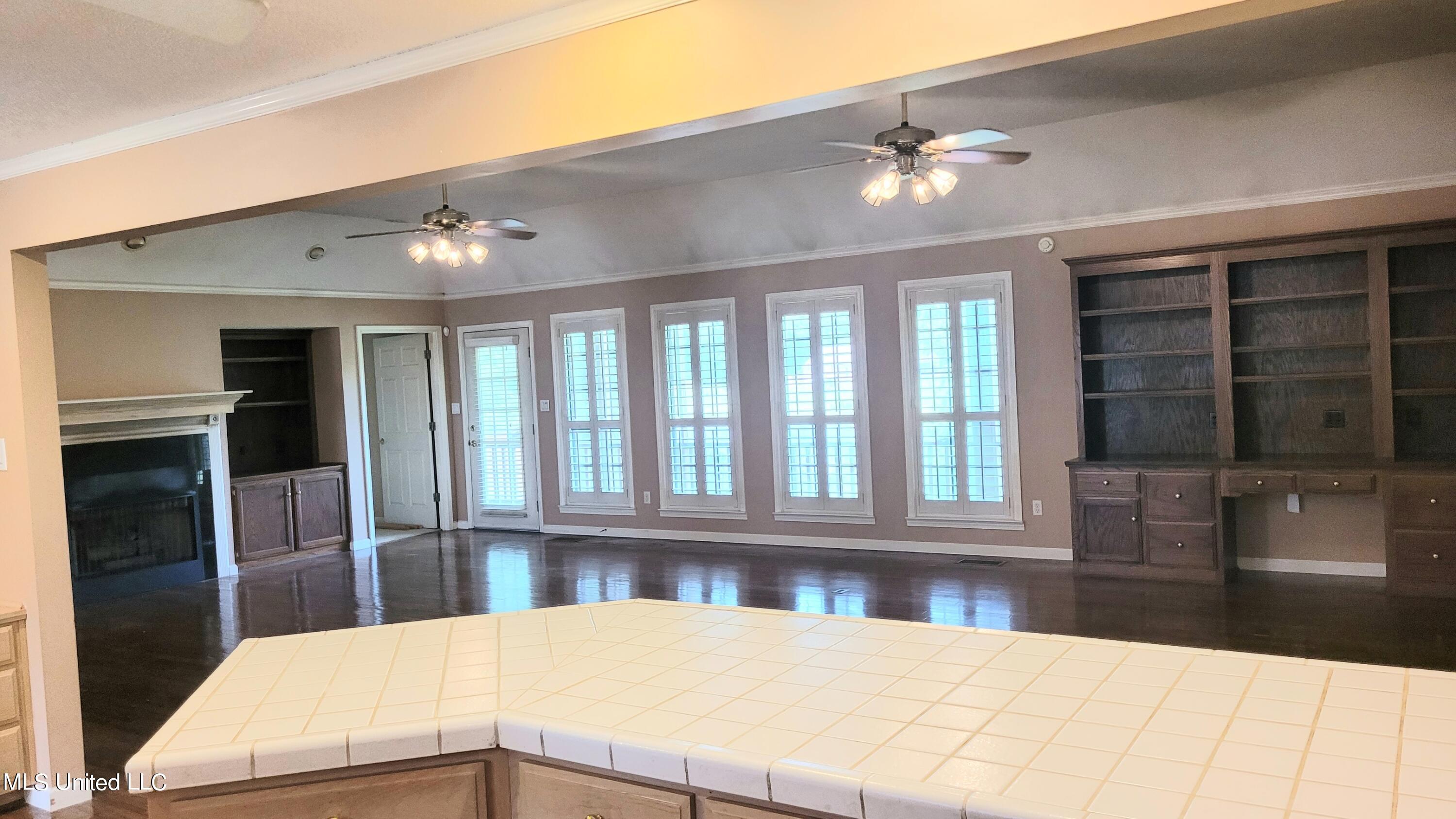 831 W Green T Boulevard