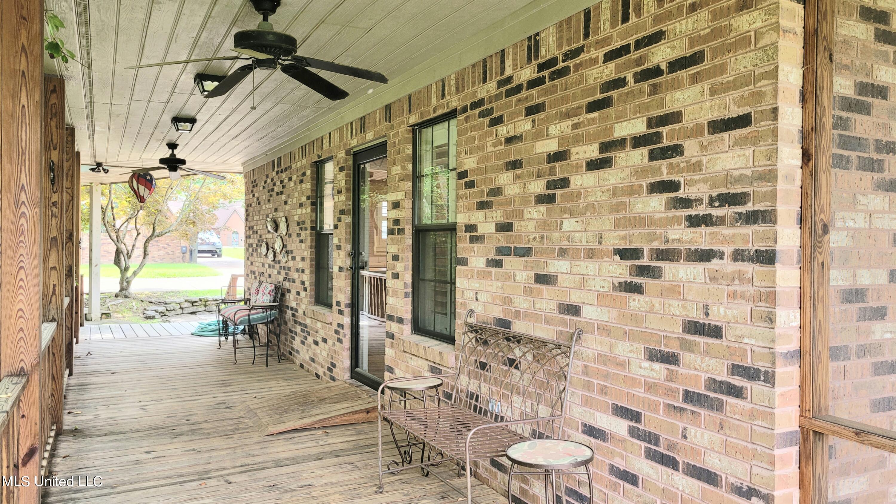 831 W Green T Boulevard