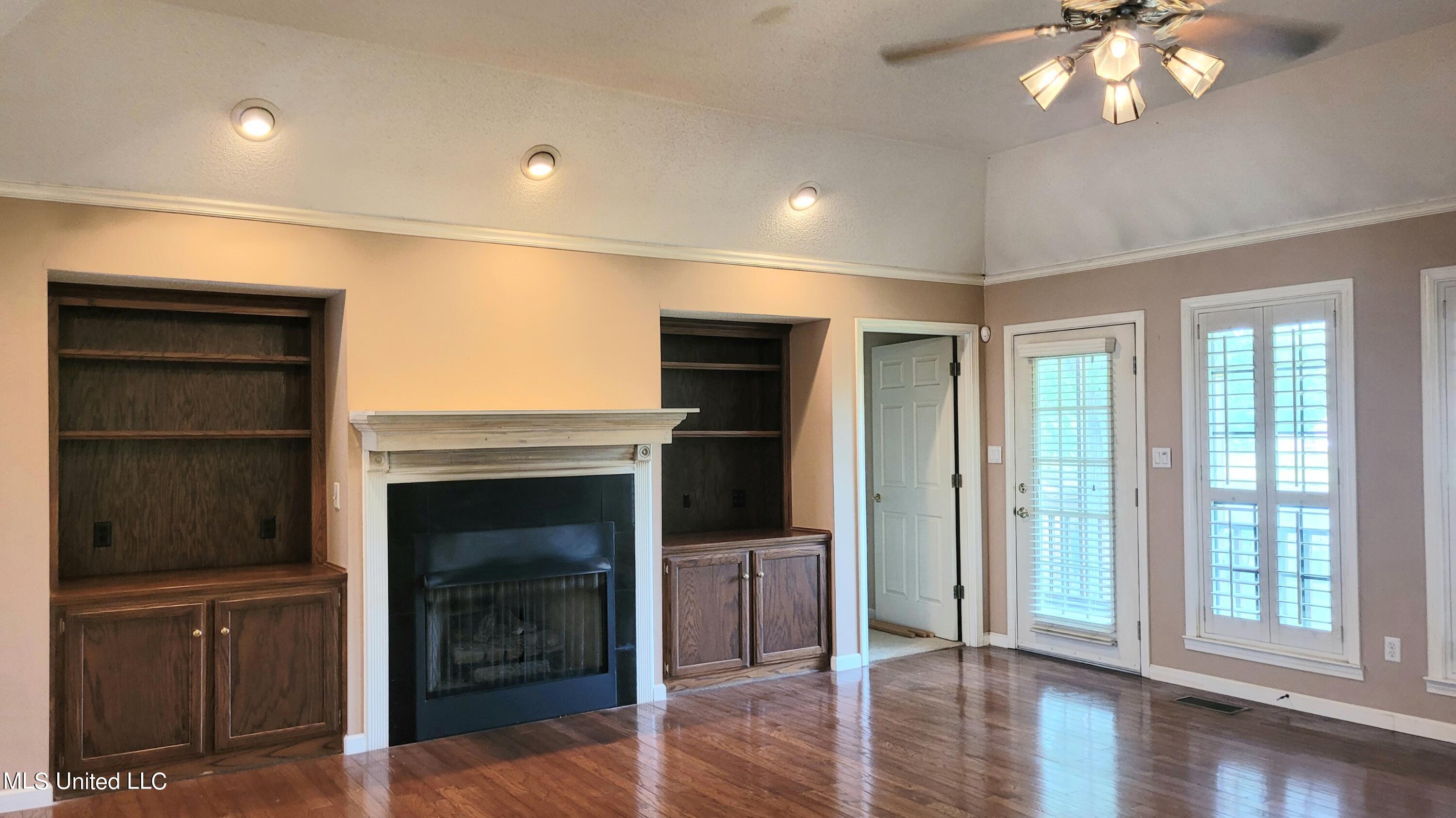 831 W Green T Boulevard