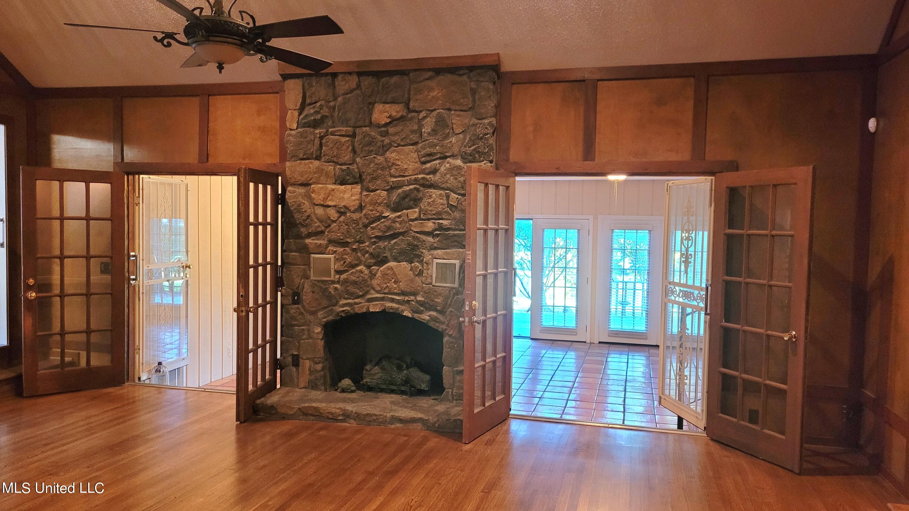 831 W Green T Boulevard