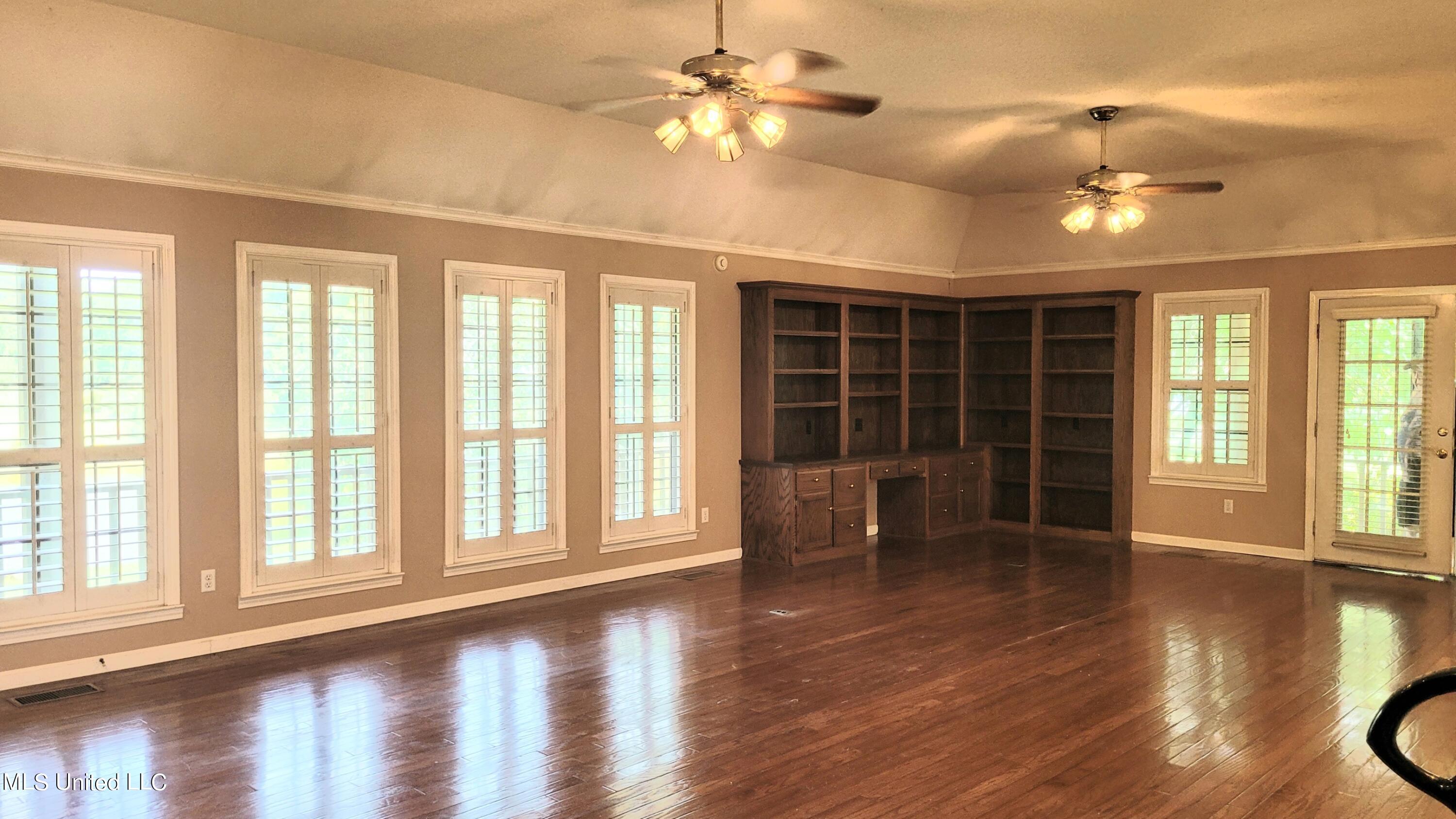 831 W Green T Boulevard