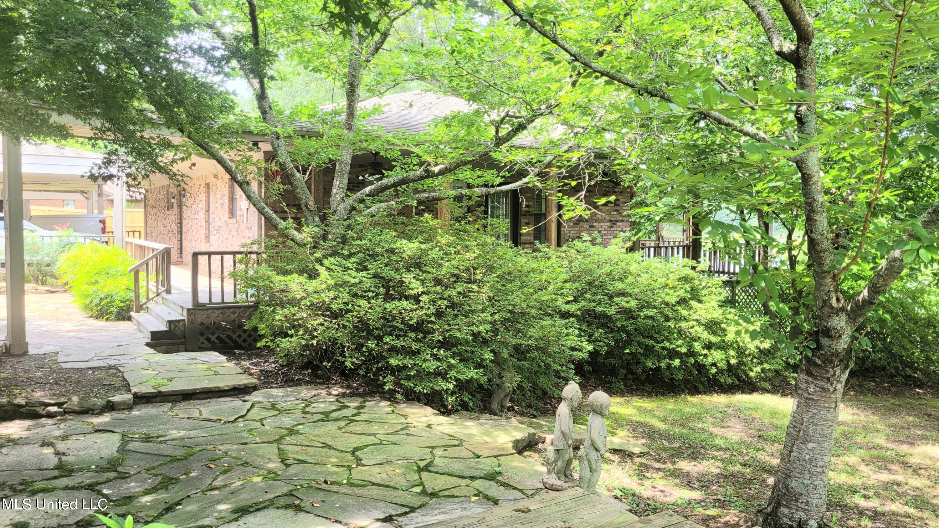 831 W Green T Boulevard