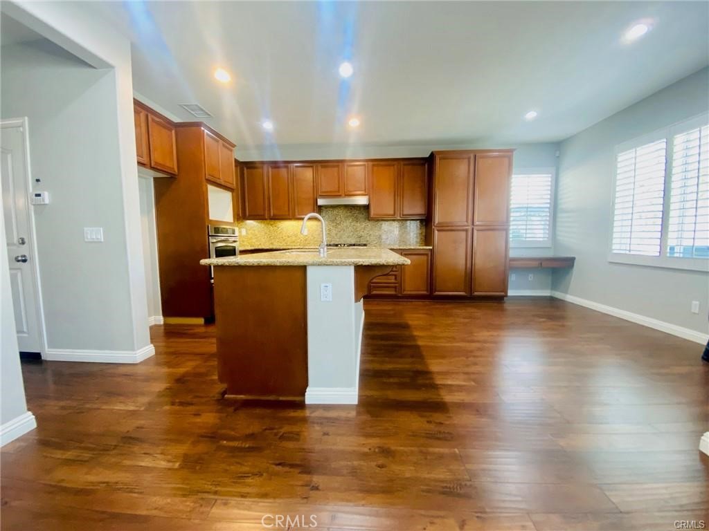 8698 Forest Park