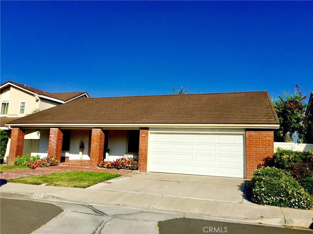 25 Deerwood W