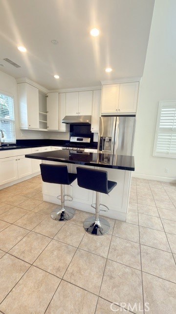 98 Painted Trellis