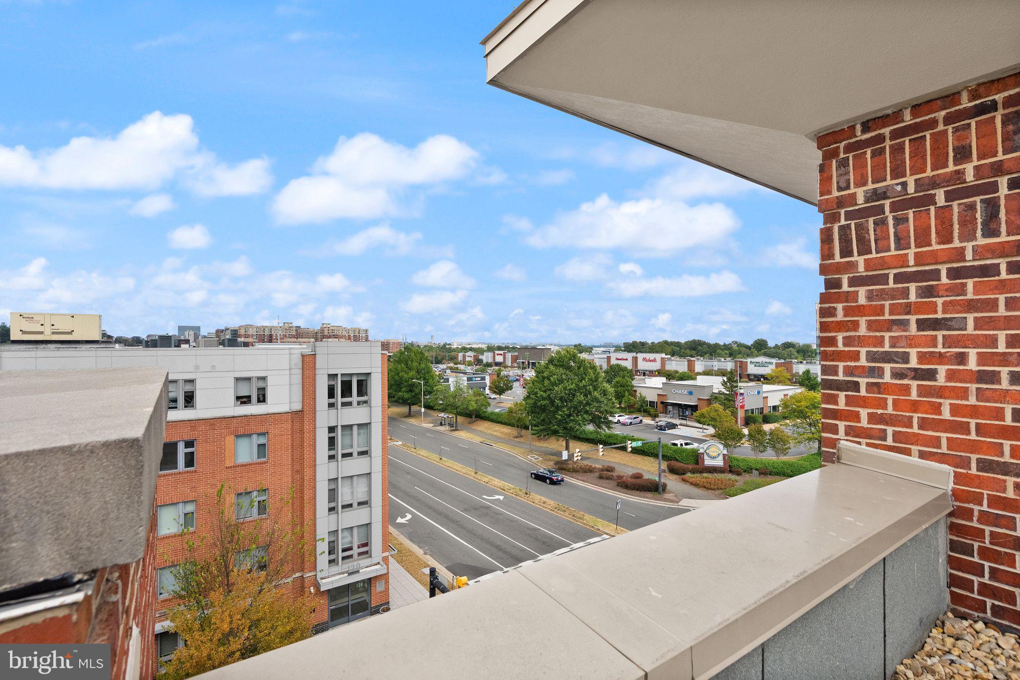 181 E REED AVENUE 206