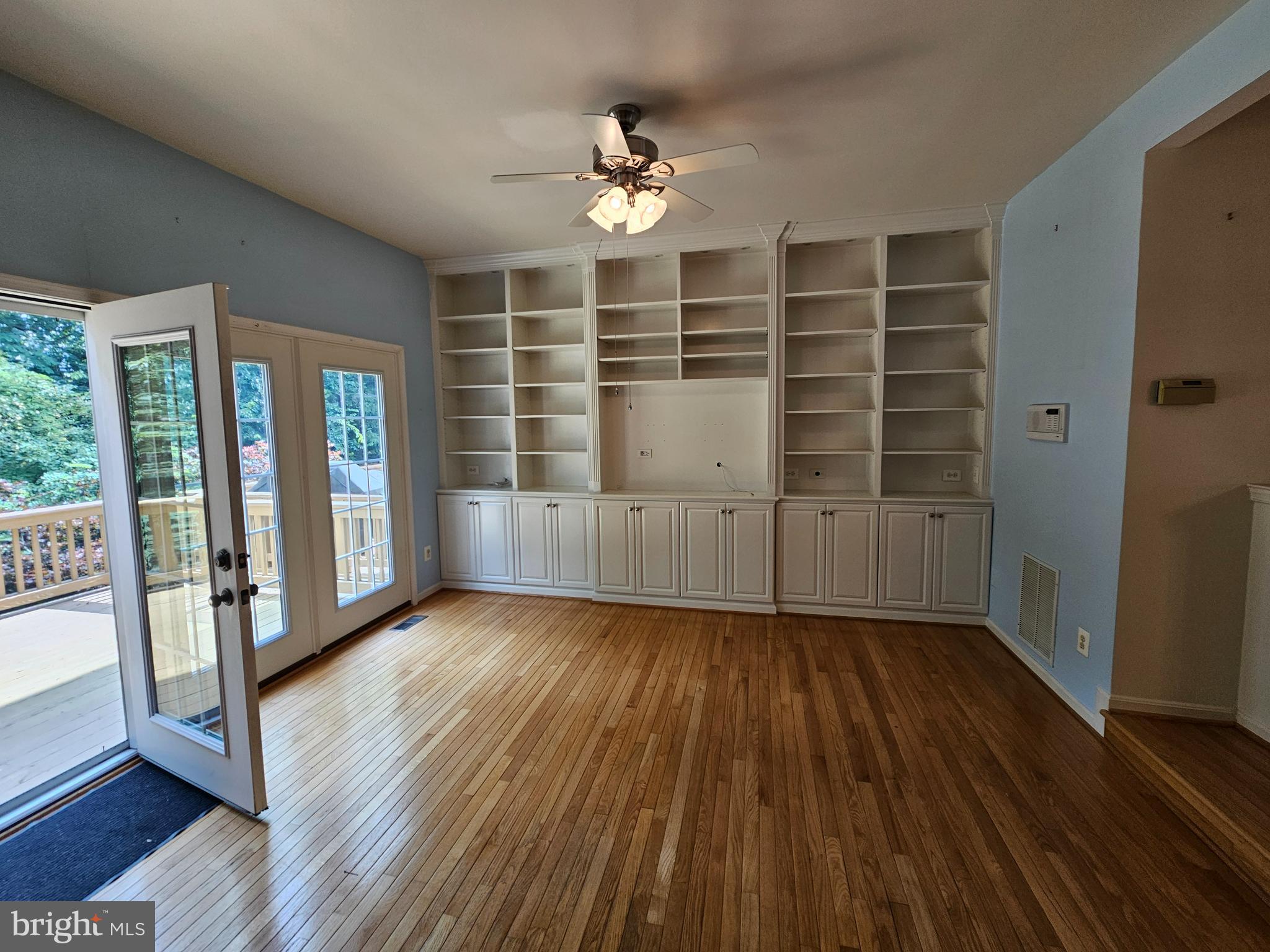 10450 COURTNEY DRIVE