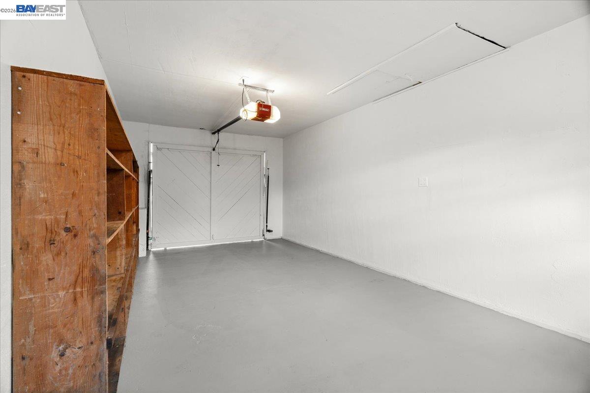 320 Beach Rd