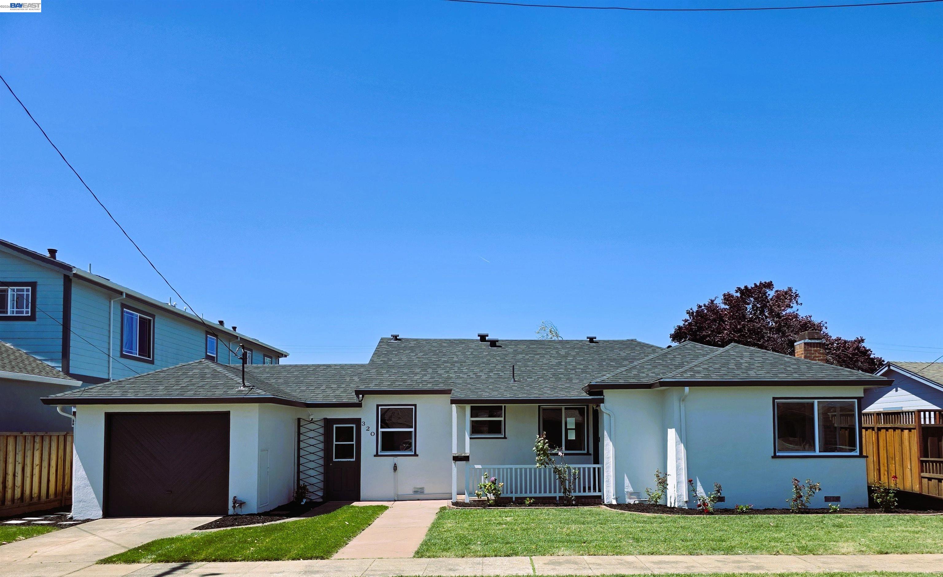 320 Beach Rd