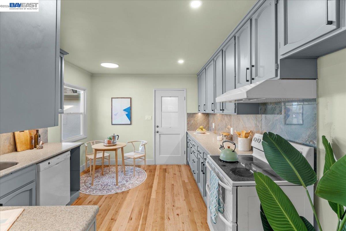 320 Beach Rd