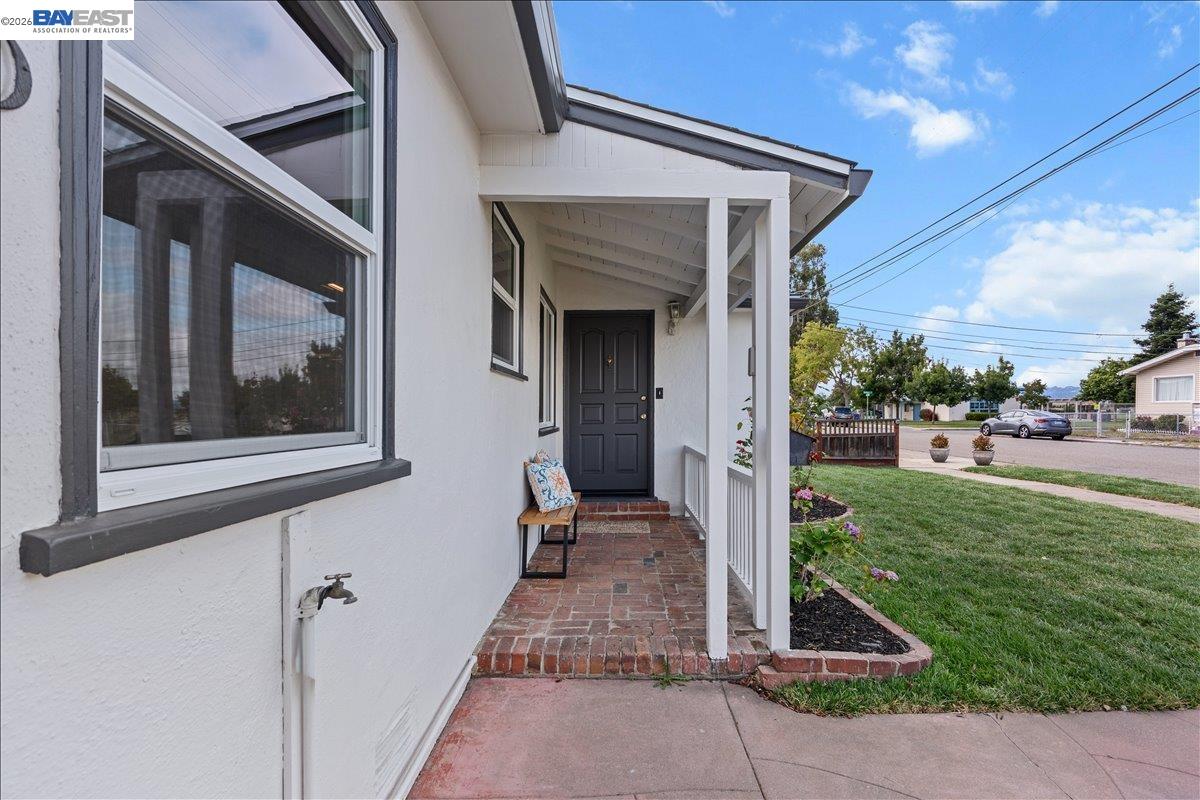 320 Beach Rd