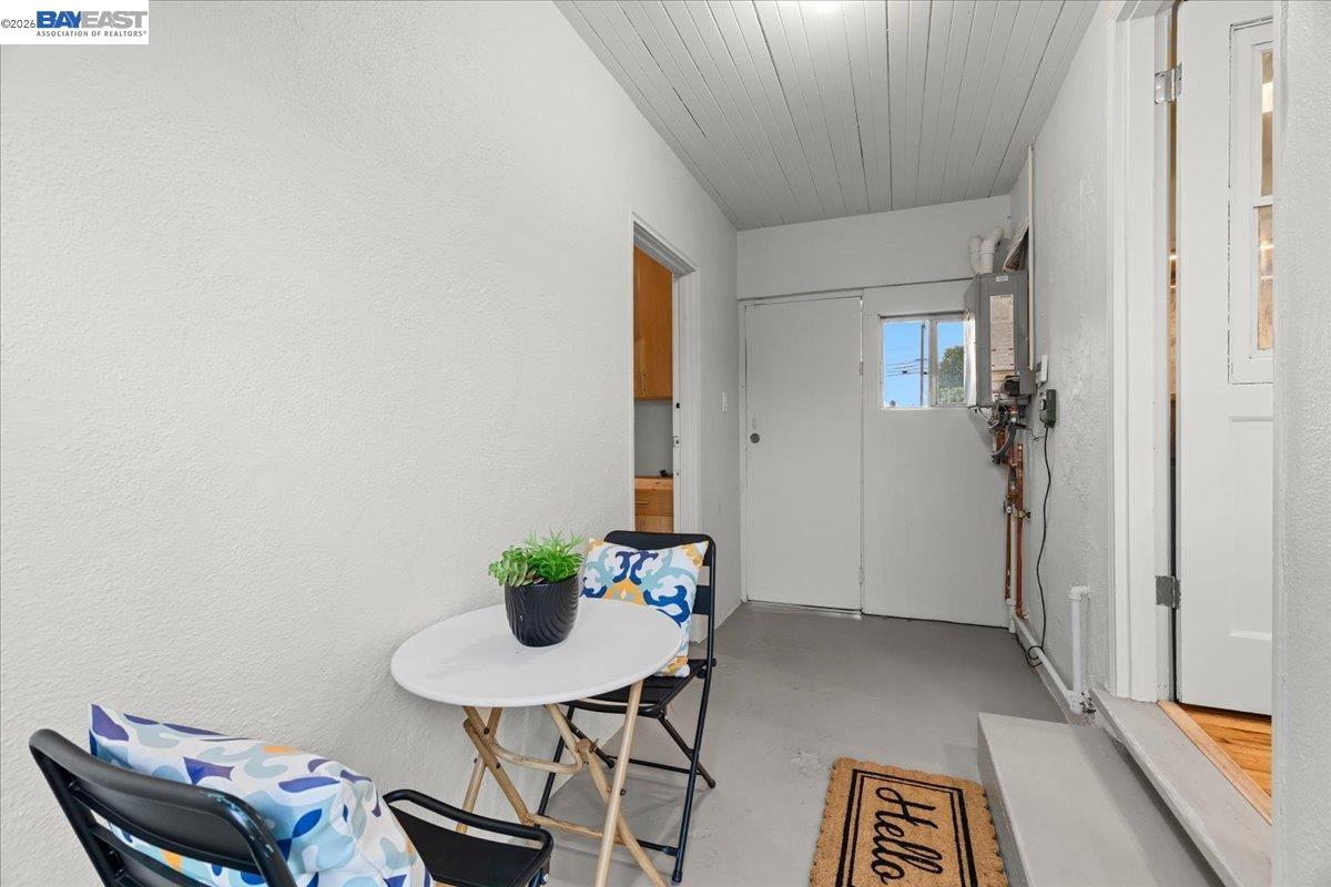 320 Beach Rd