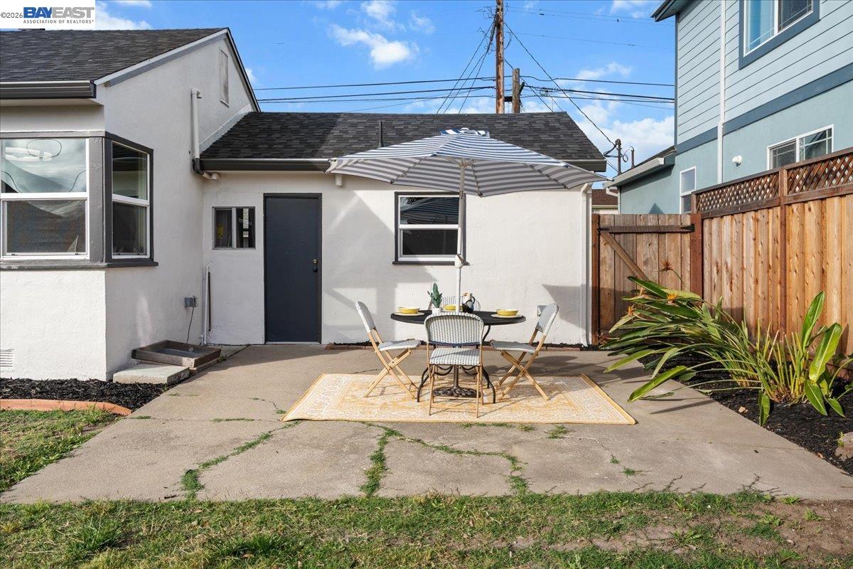 320 Beach Rd