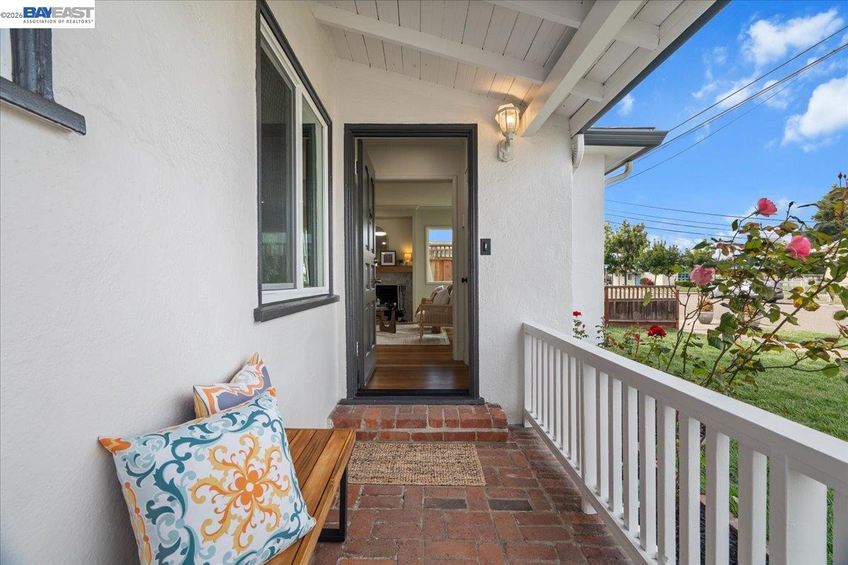 320 Beach Rd