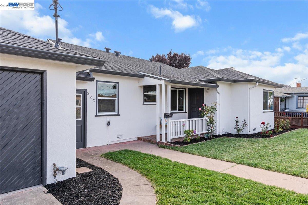 320 Beach Rd