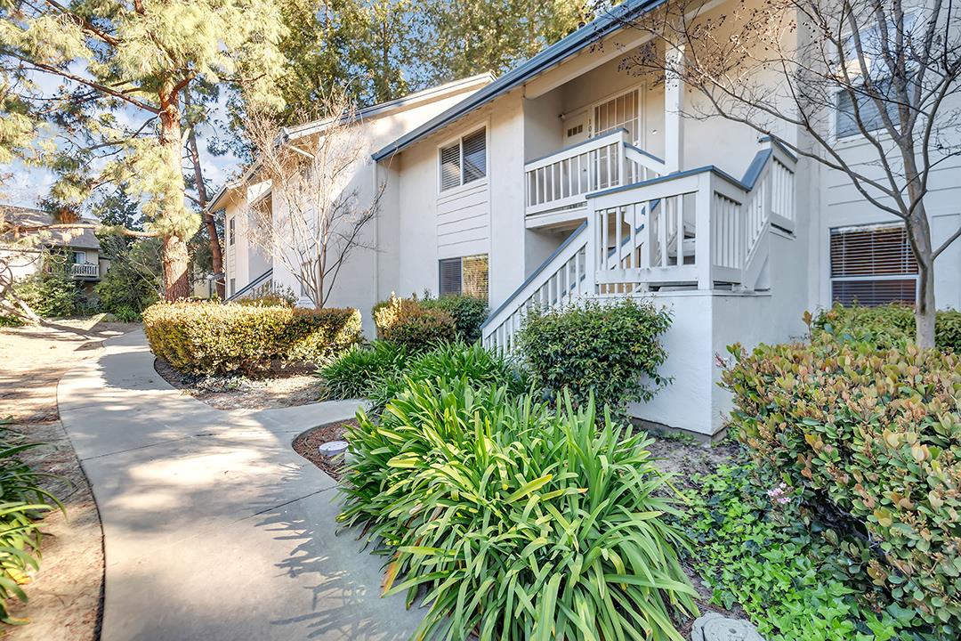 1044 Summermist Court