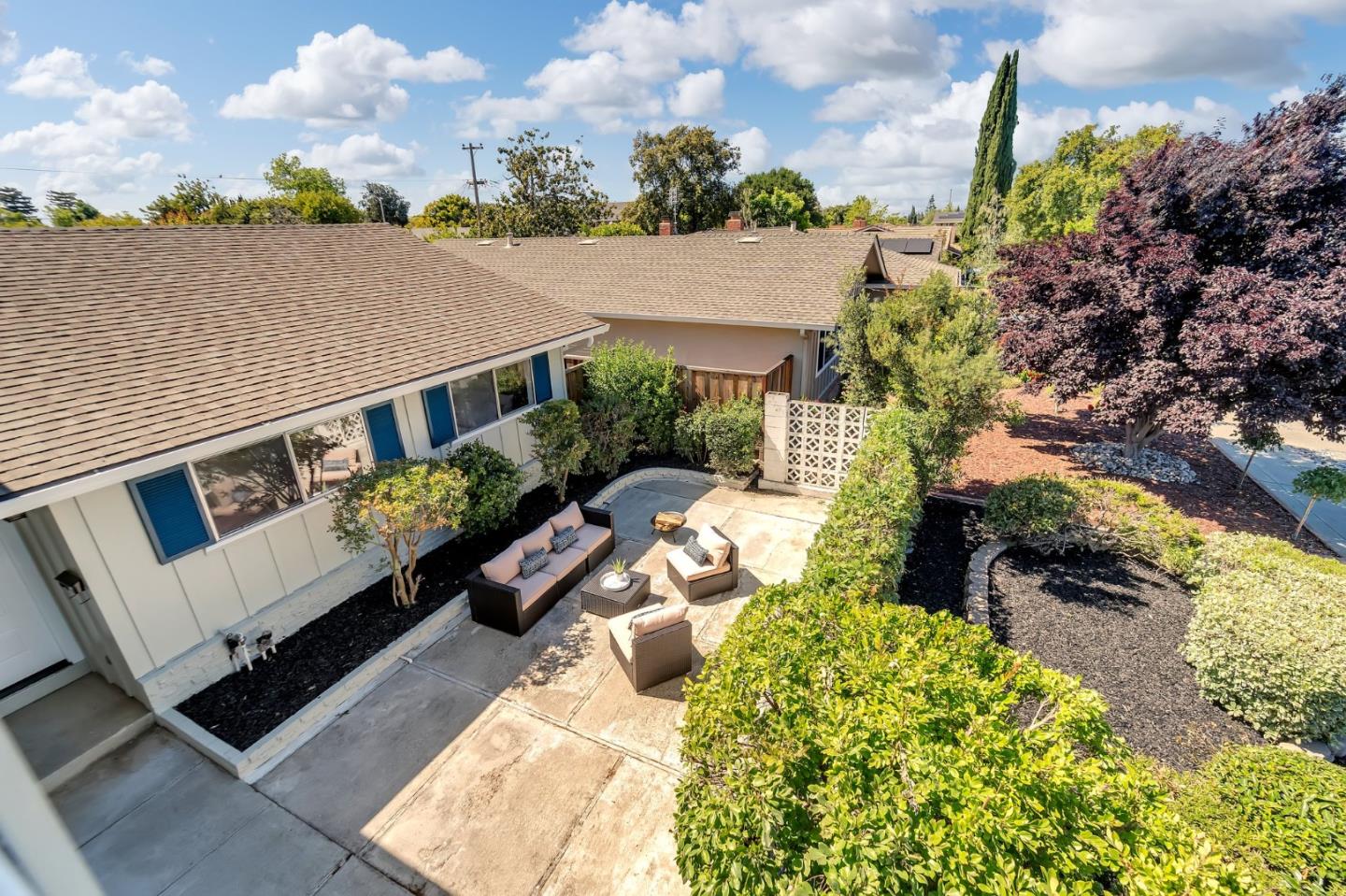 1555 Oriole Avenue
