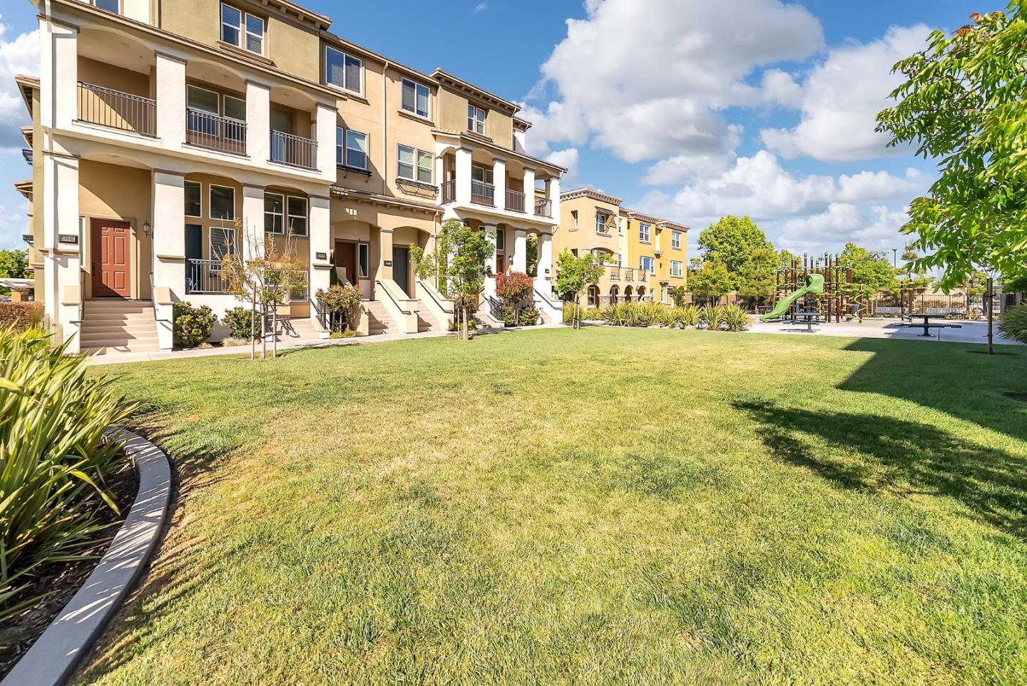 38909 Snapdragon Place