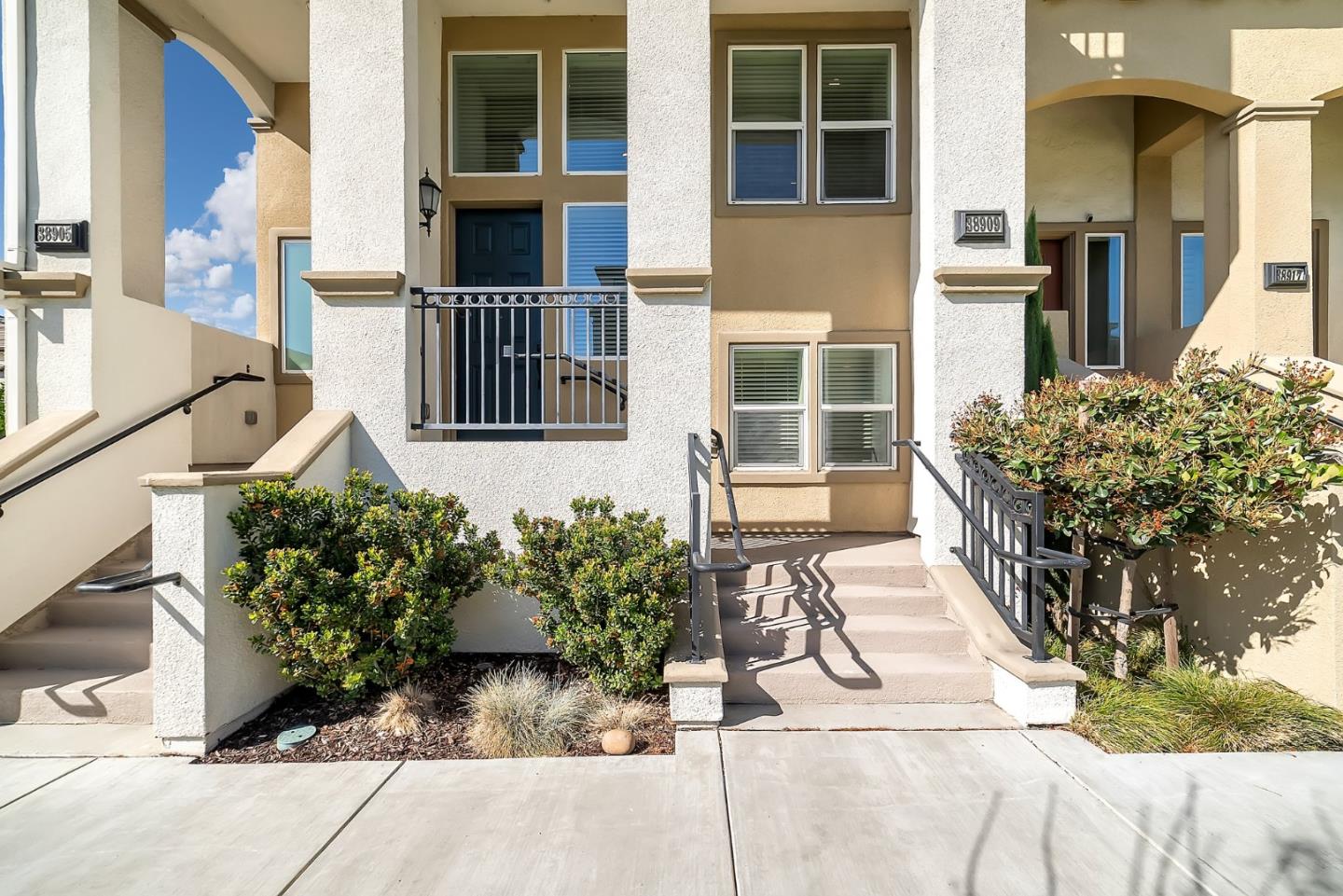 38909 Snapdragon Place