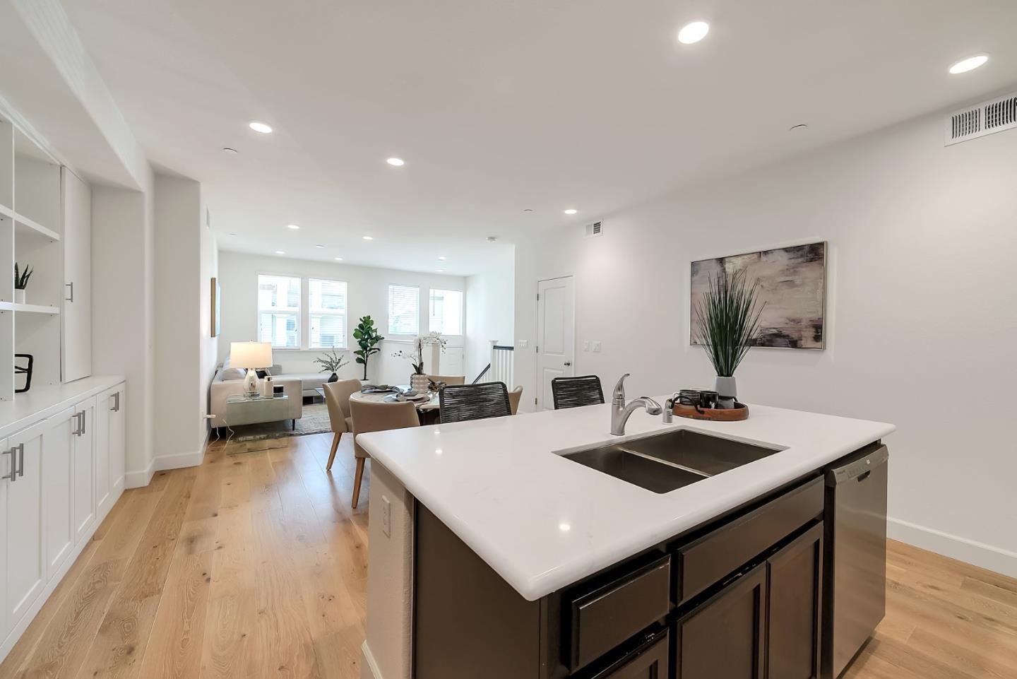 38909 Snapdragon Place