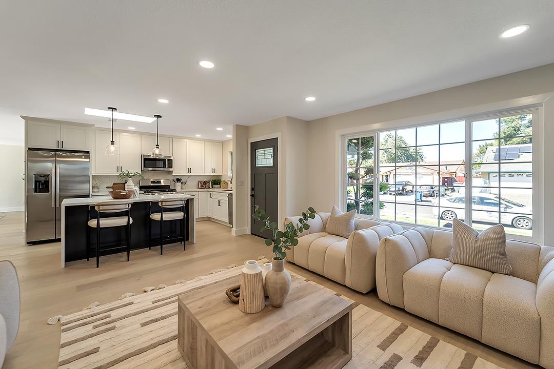 3072 San Mateo WAY