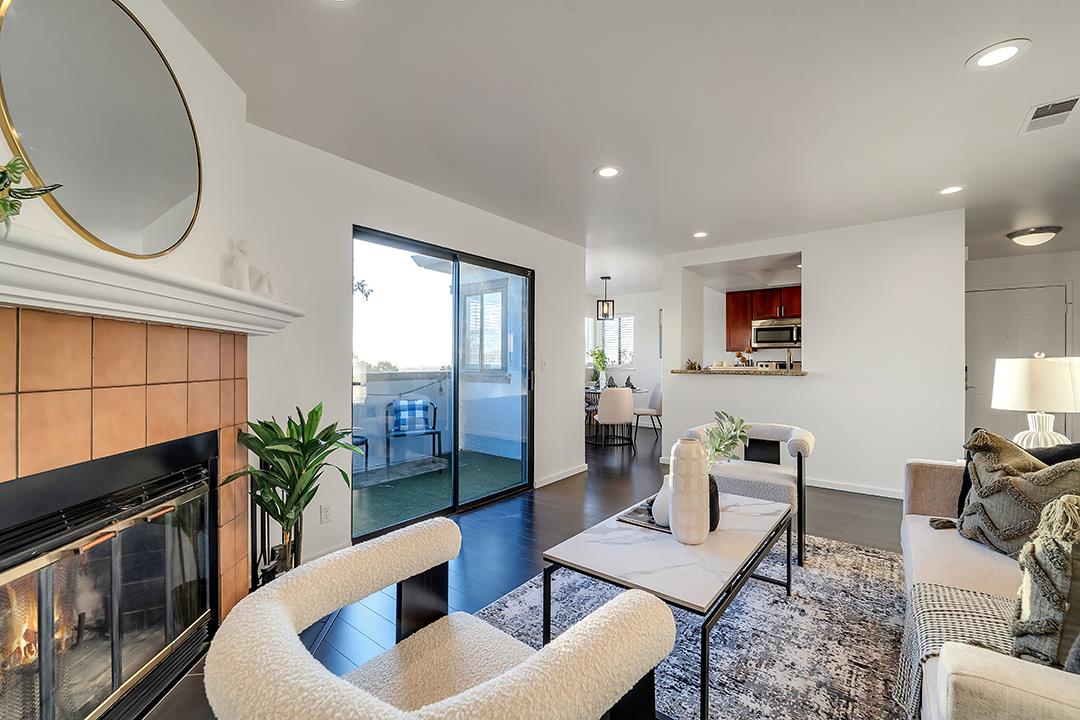 945 Fletcher LN A332