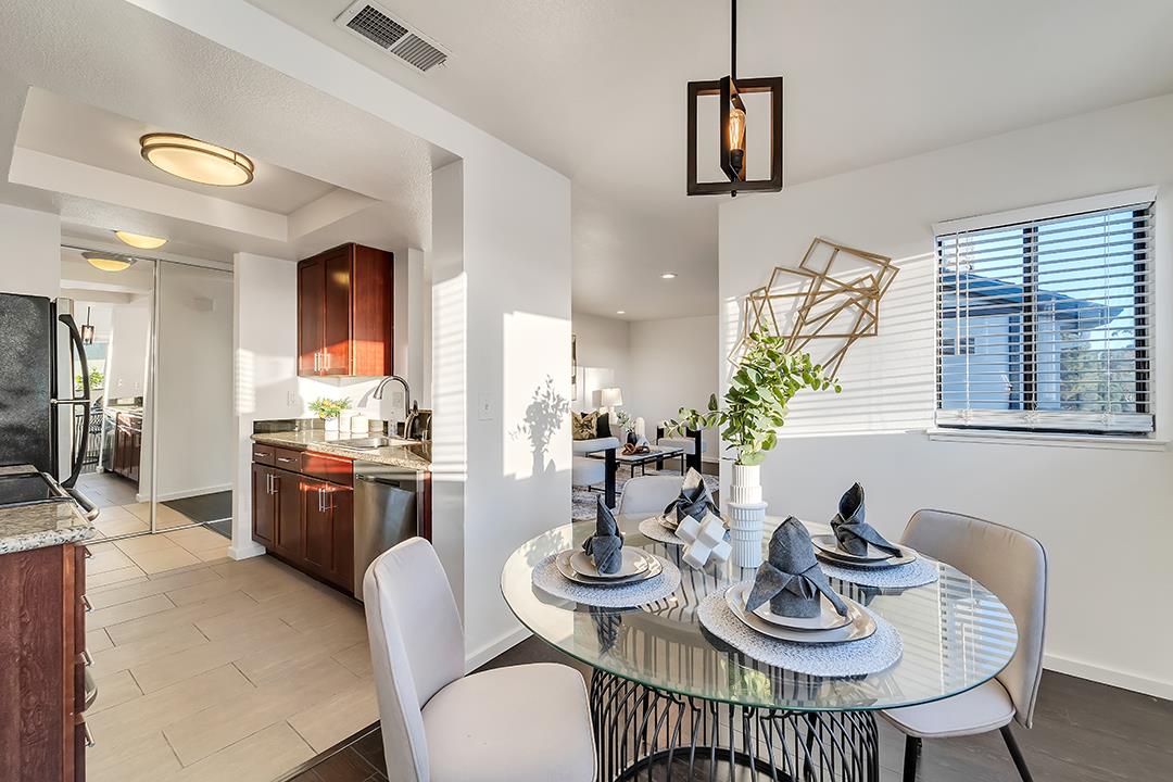 945 Fletcher LN A332