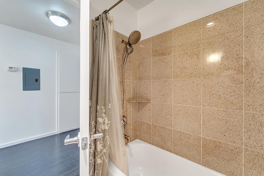 945 Fletcher LN A332