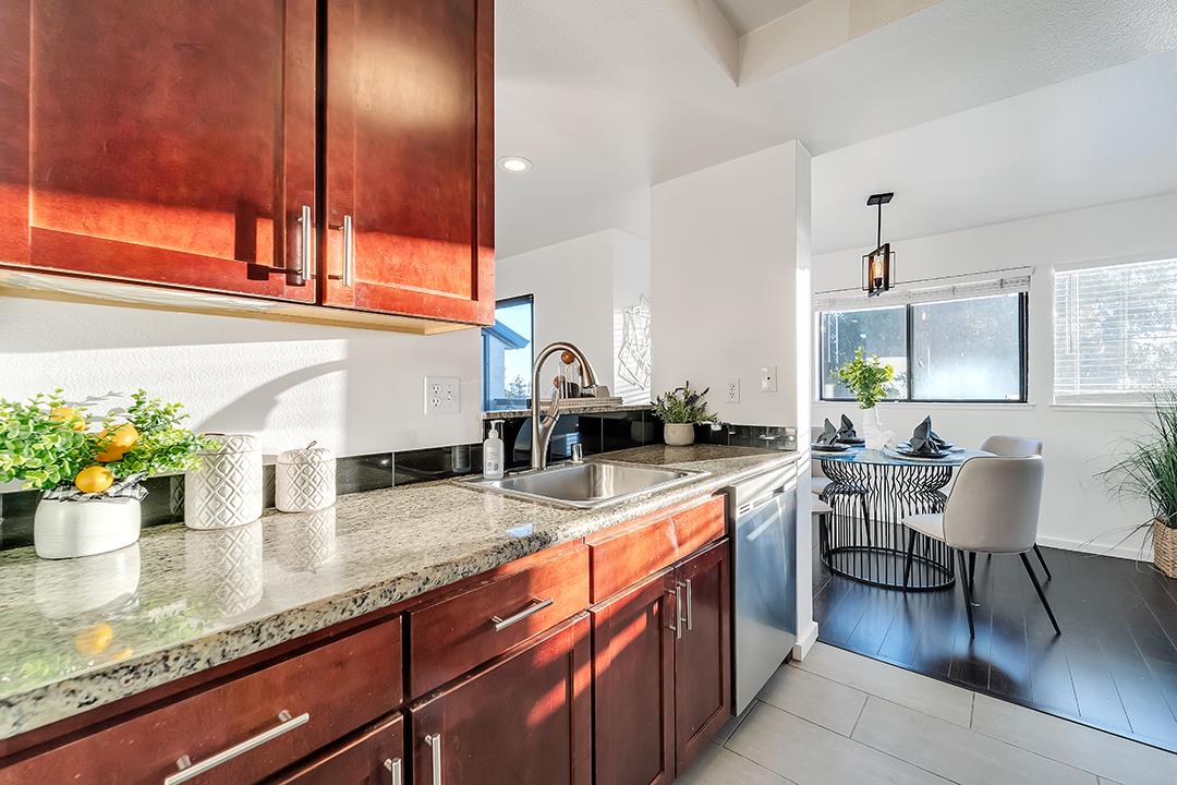 945 Fletcher LN A332