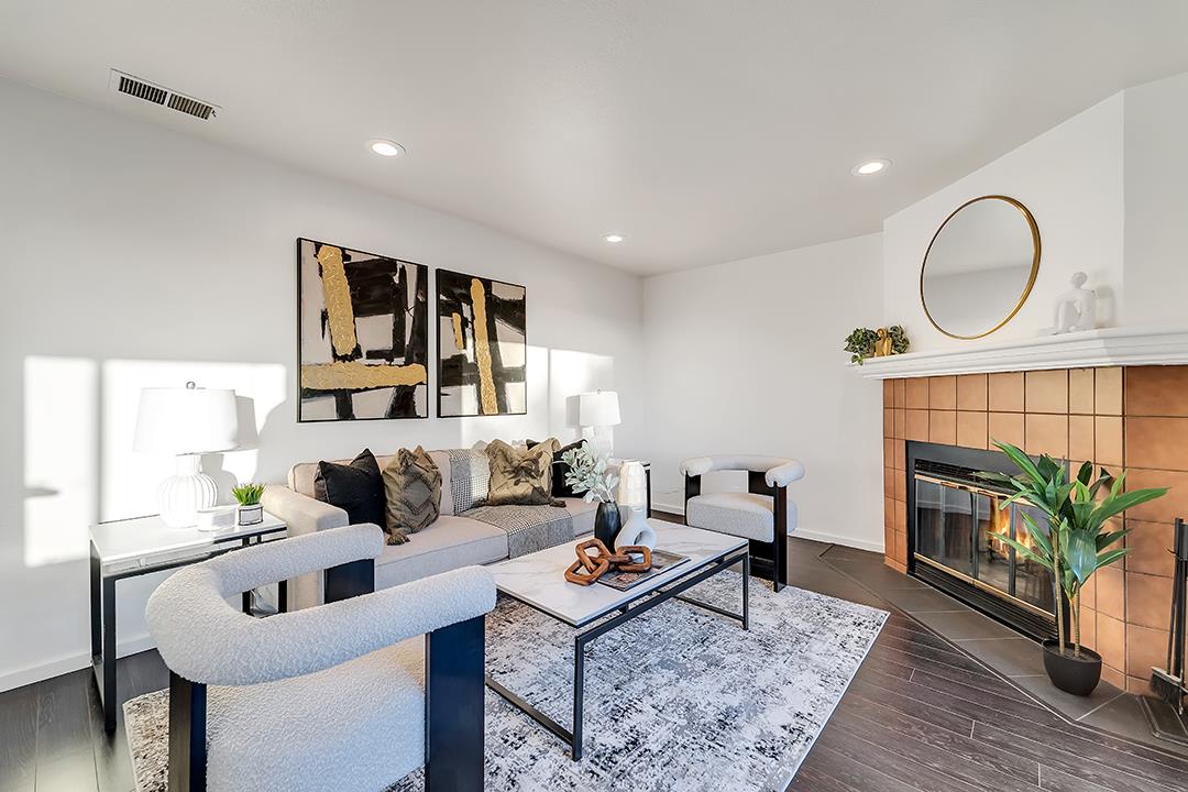 945 Fletcher LN A332