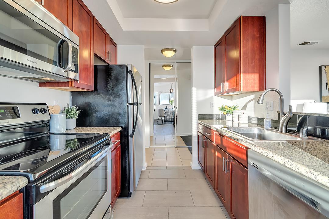 945 Fletcher LN A332