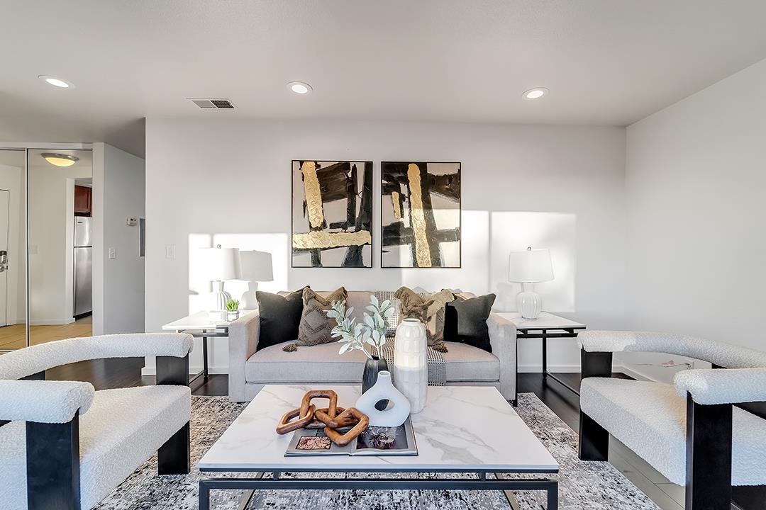 945 Fletcher LN A332