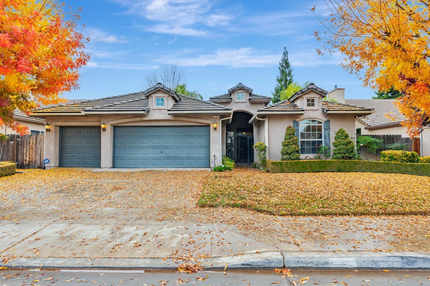 1126 E Royal Dornoch