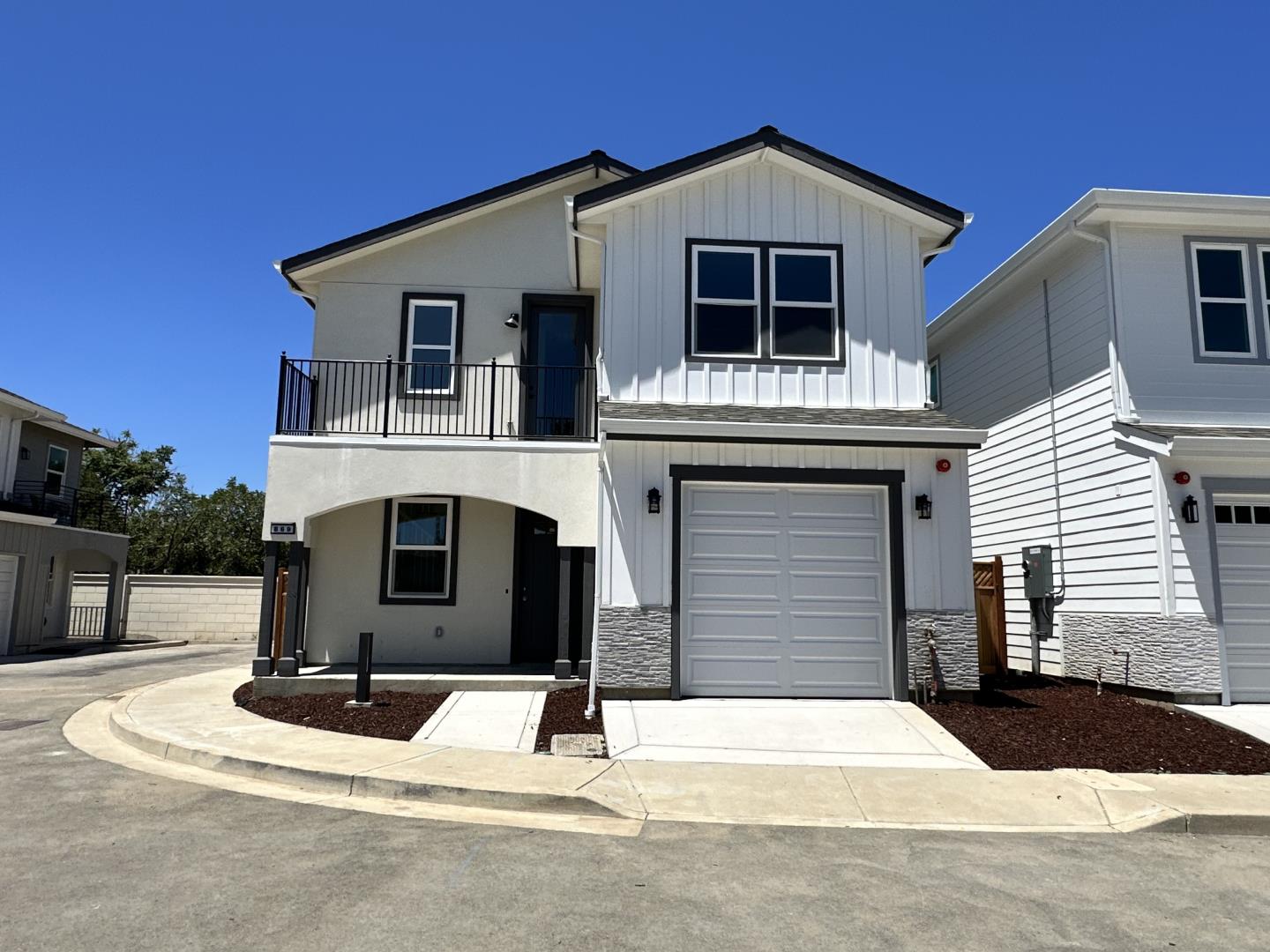869 Connie LN