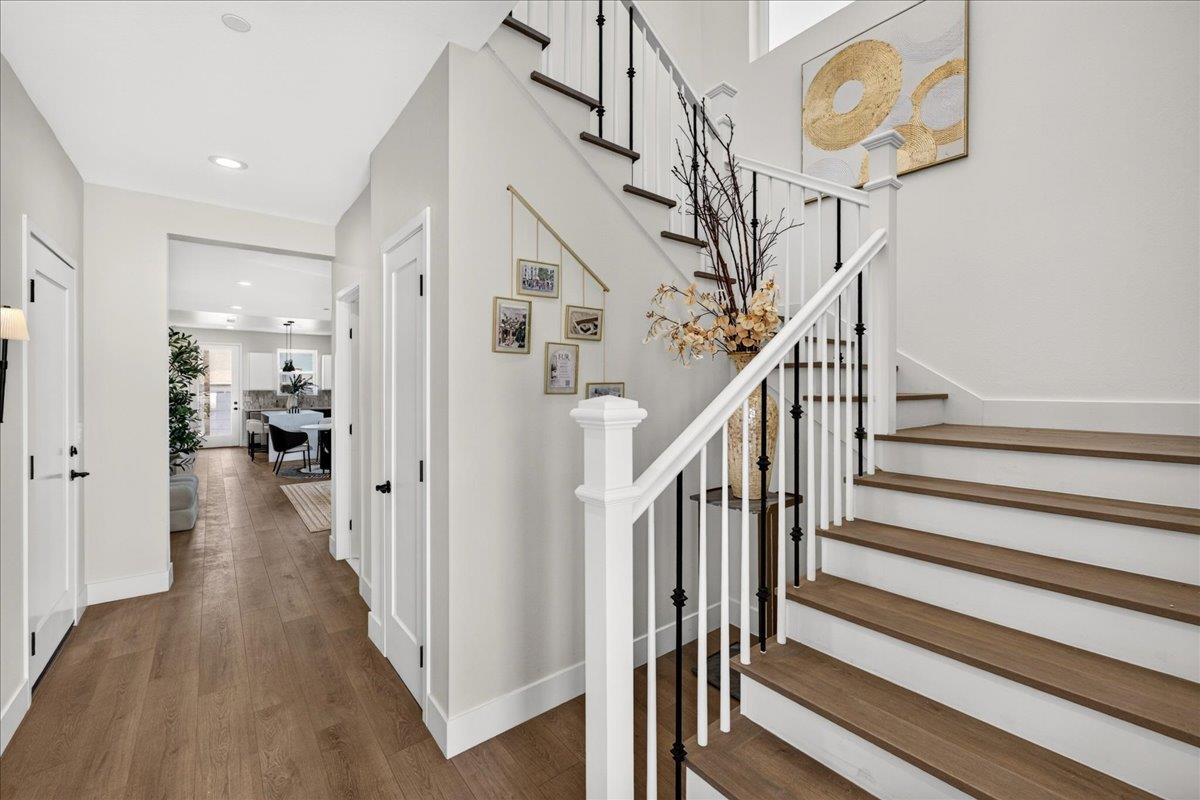 885 Connie LN