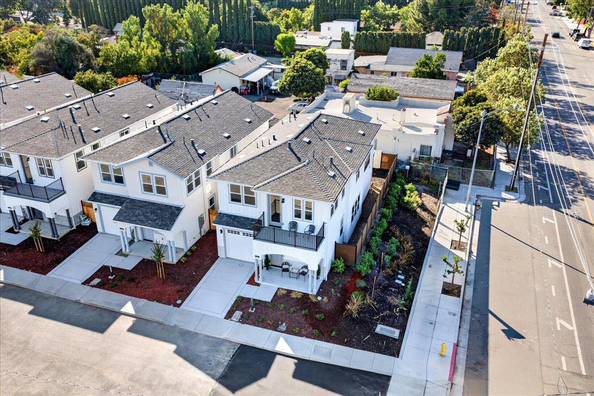 885 Connie LN